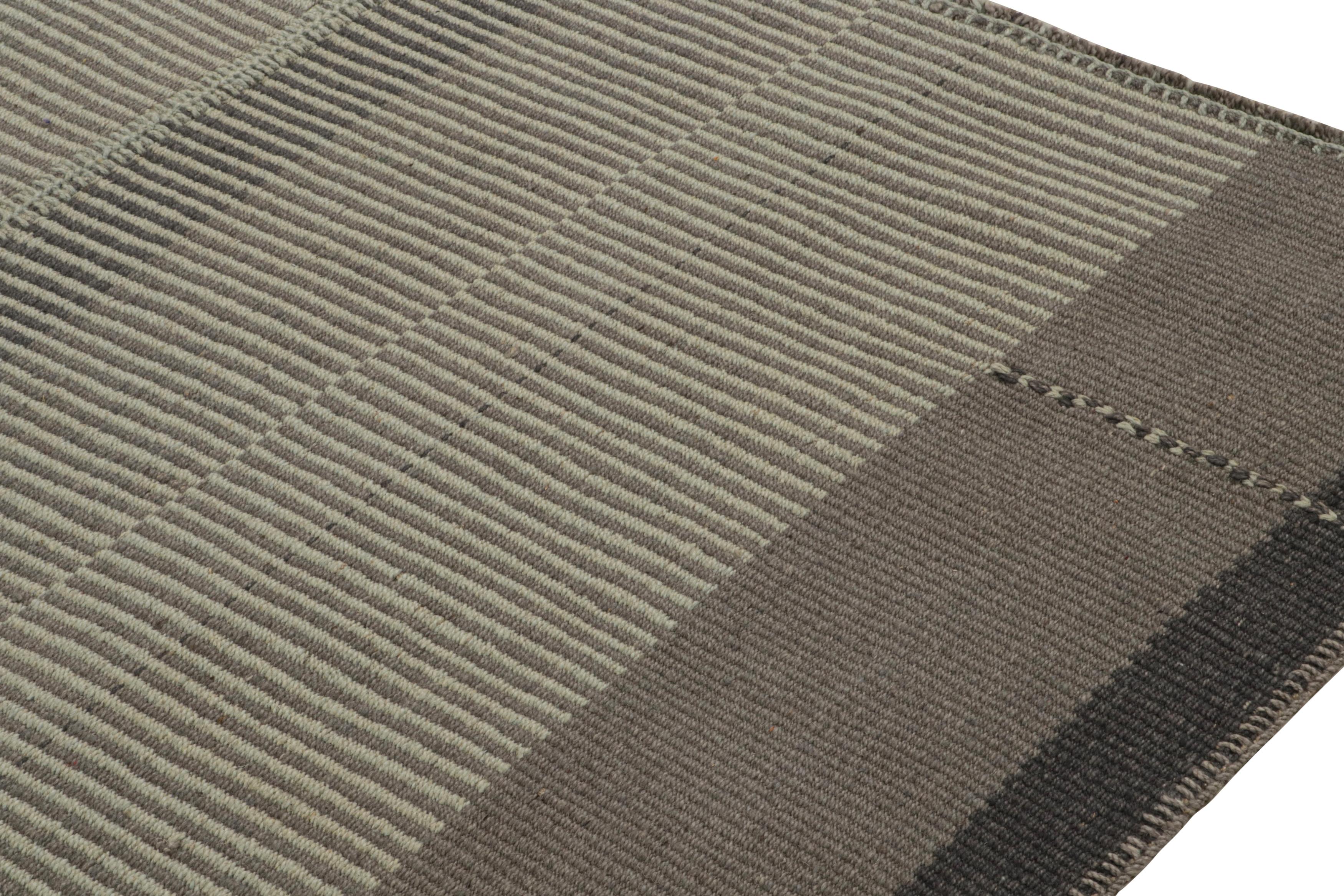 Tessuto a mano Rug & Kilim - Kilim moderno a strisce beige e grigie in vendita
