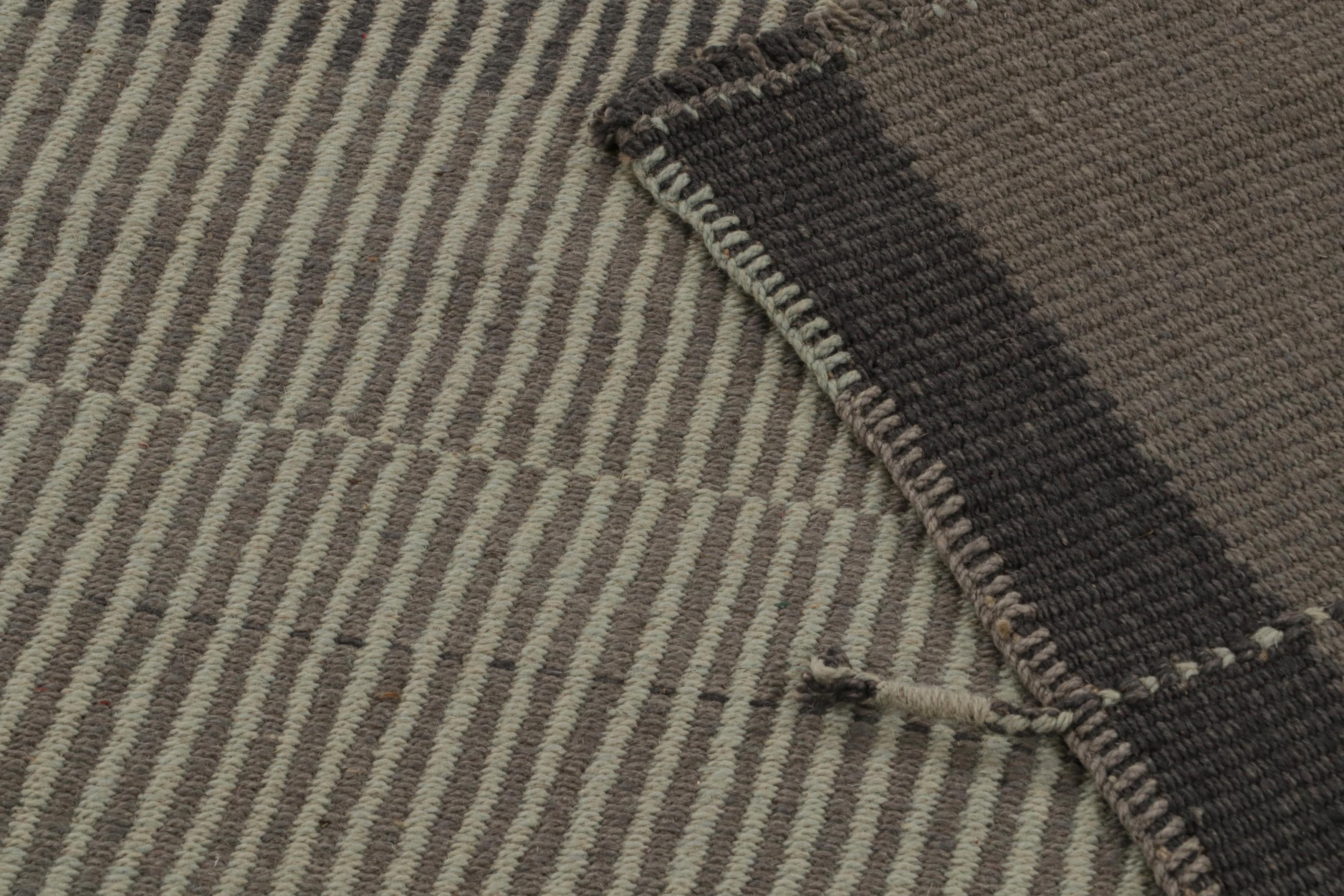 Rug & Kilim - Kilim moderno a strisce beige e grigie In condizioni Nuovo in vendita a Long Island City, NY