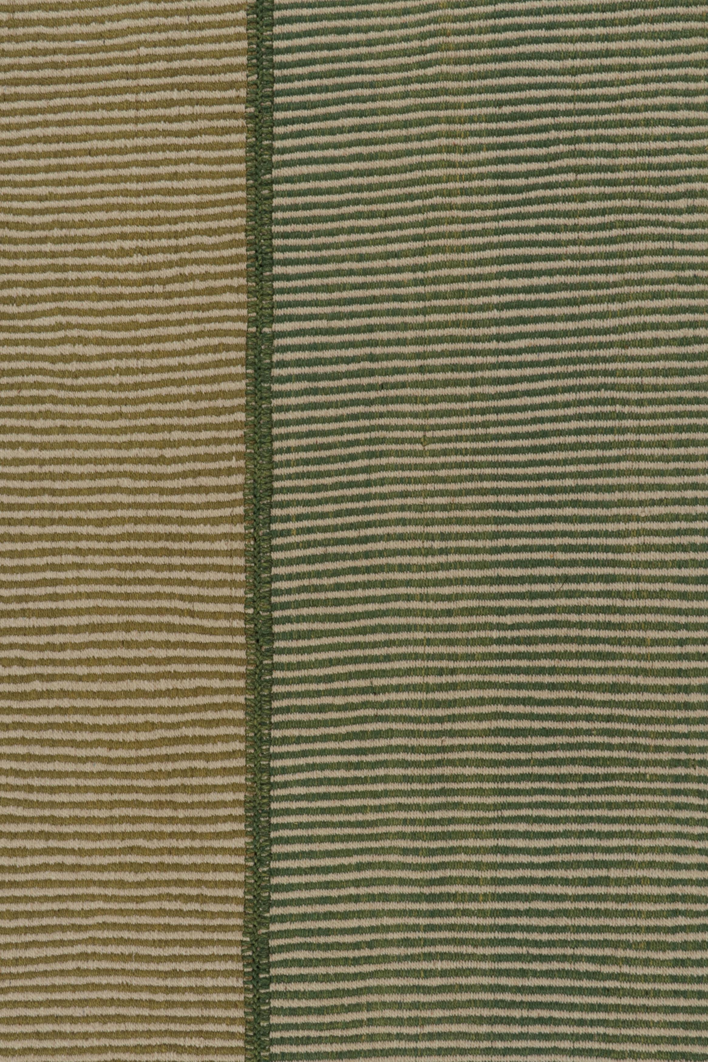 Rug & Kilim's Modern Kilim in Beige & Grün gestreift im Zustand „Neu“ im Angebot in Long Island City, NY