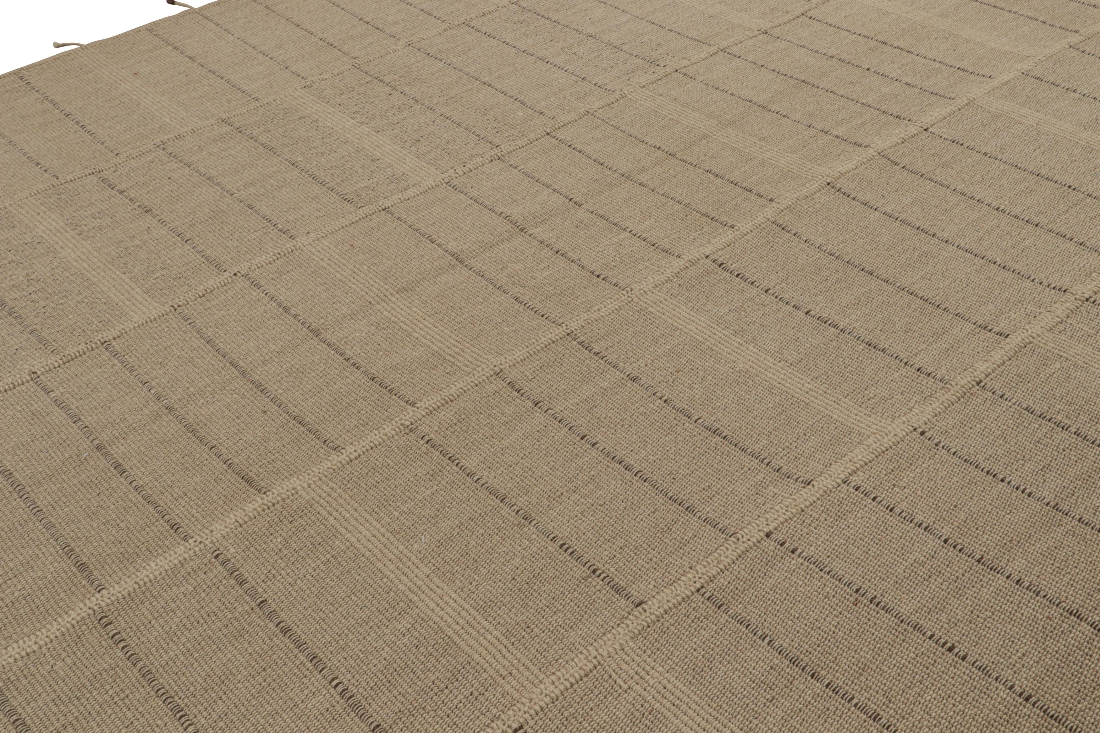 Rug & Kilim's Modern Kilim in Beige & Rostorange gestreift mit Taupe-Akzenten (Afghanisch) im Angebot