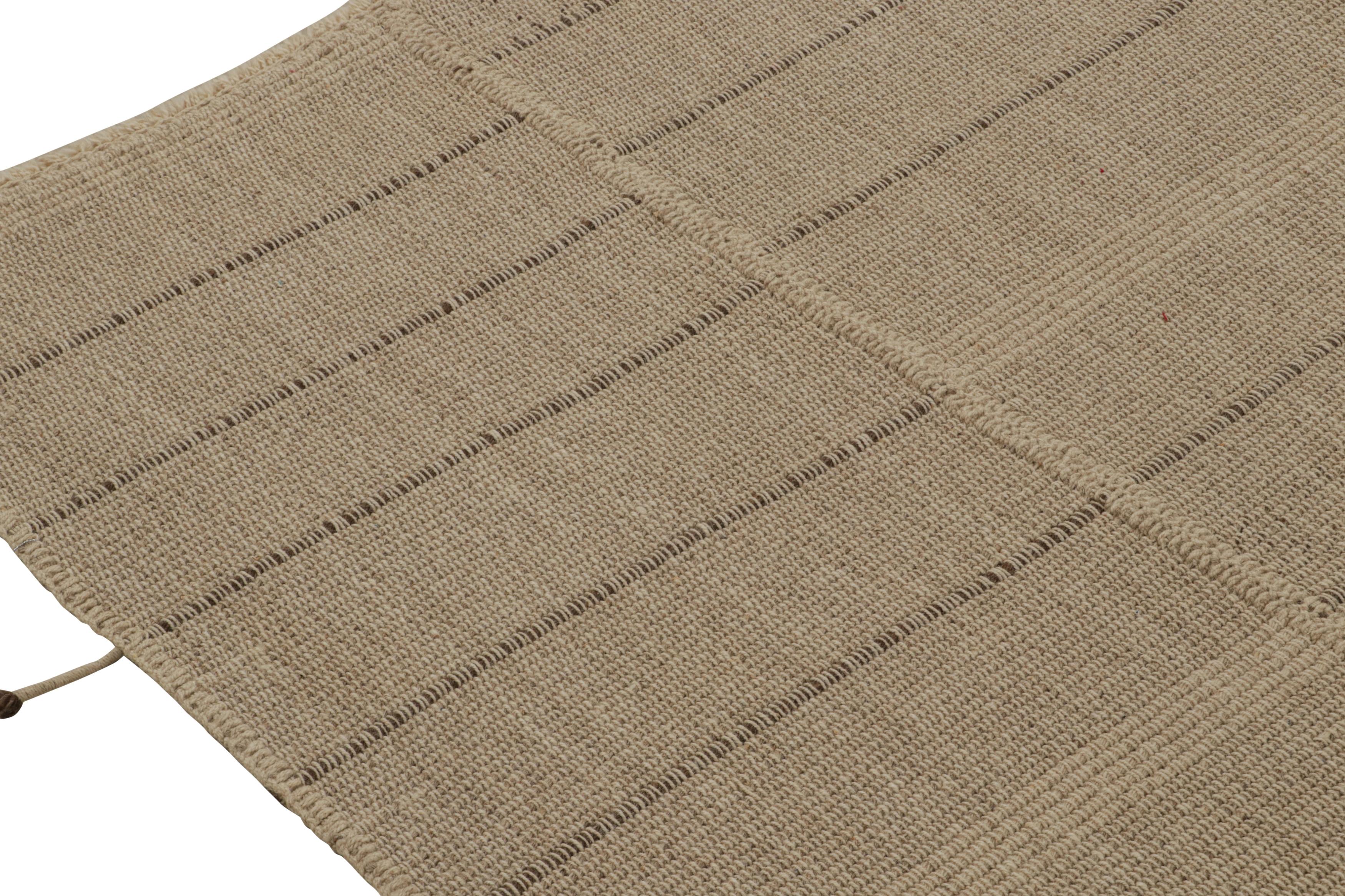 Rug & Kilim's Modern Kilim in Beige & Rostorange gestreift mit Taupe-Akzenten (Handgewebt) im Angebot