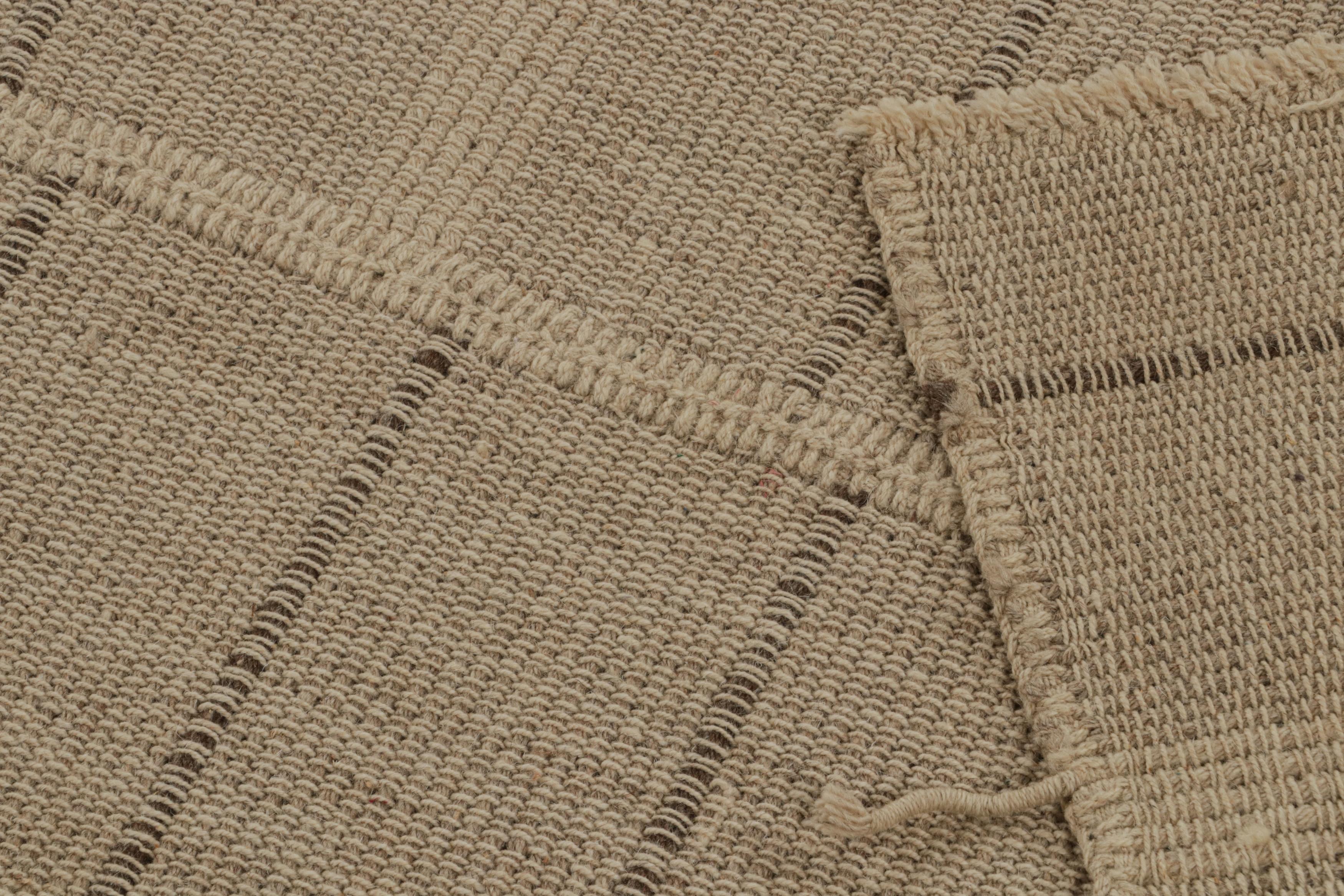 Rug & Kilim's Modern Kilim in Beige & Rostorange gestreift mit Taupe-Akzenten (21. Jahrhundert und zeitgenössisch) im Angebot