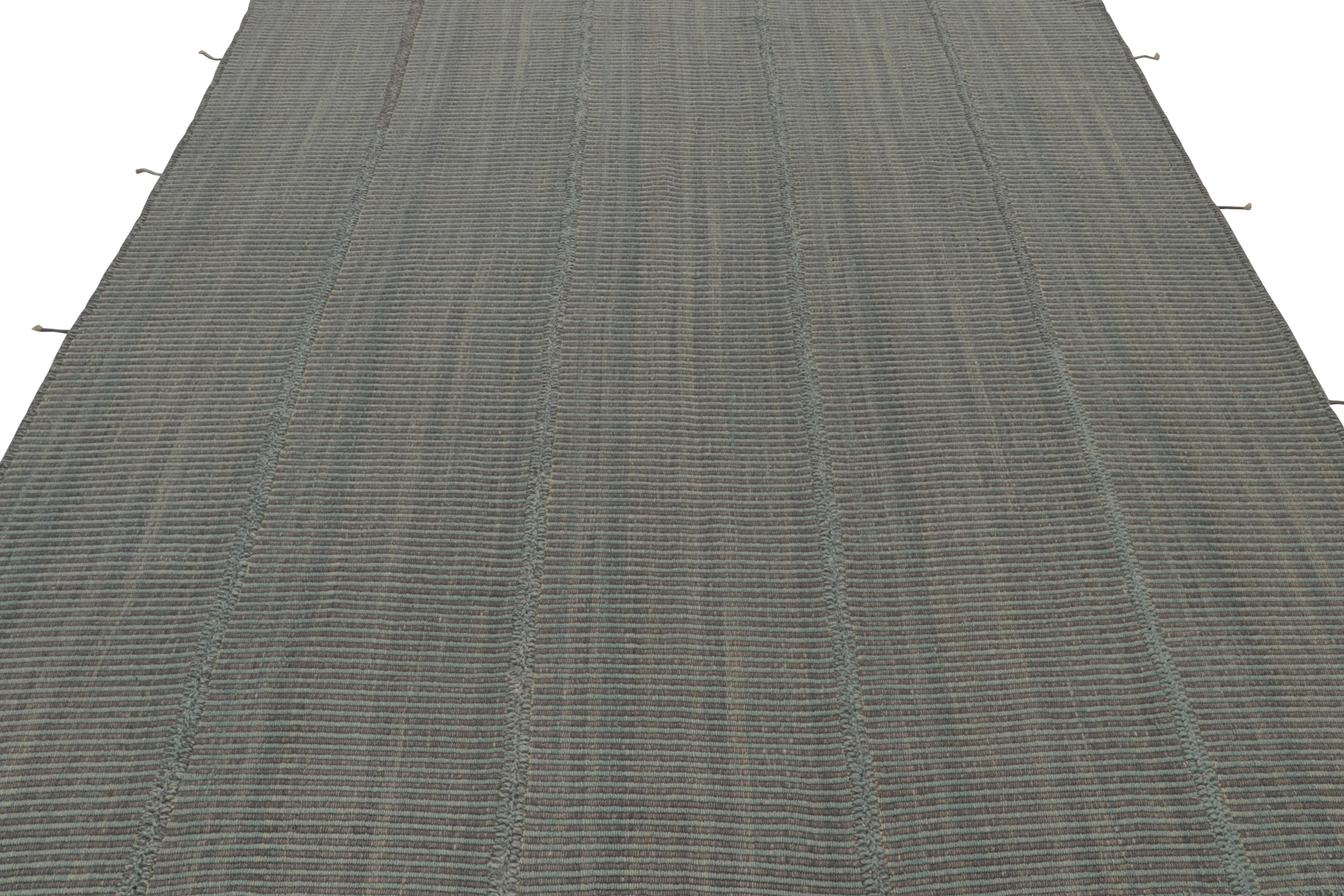 Moderne Rug & Kilim's Modern Kilim in Gray & Blue Stripes (en anglais) en vente