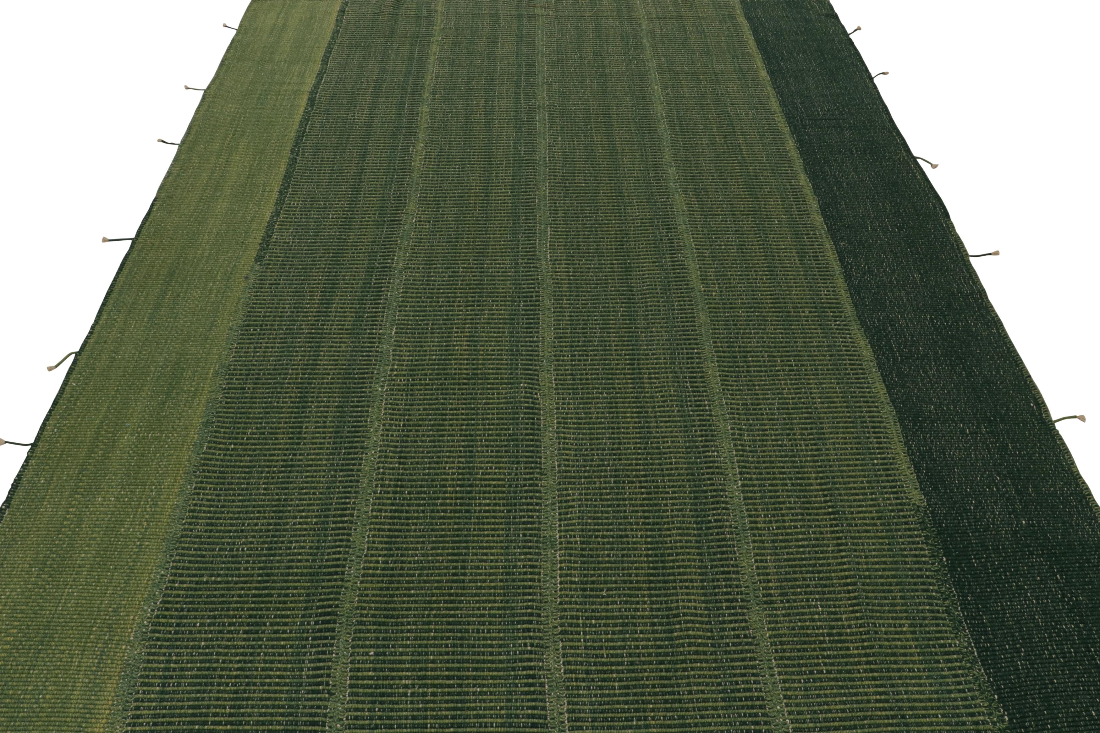 Modernes Kilim von Rug & Kilim in grünen Streifen mit Akzenten in Forest und Chartreuse (Afghanisch) im Angebot