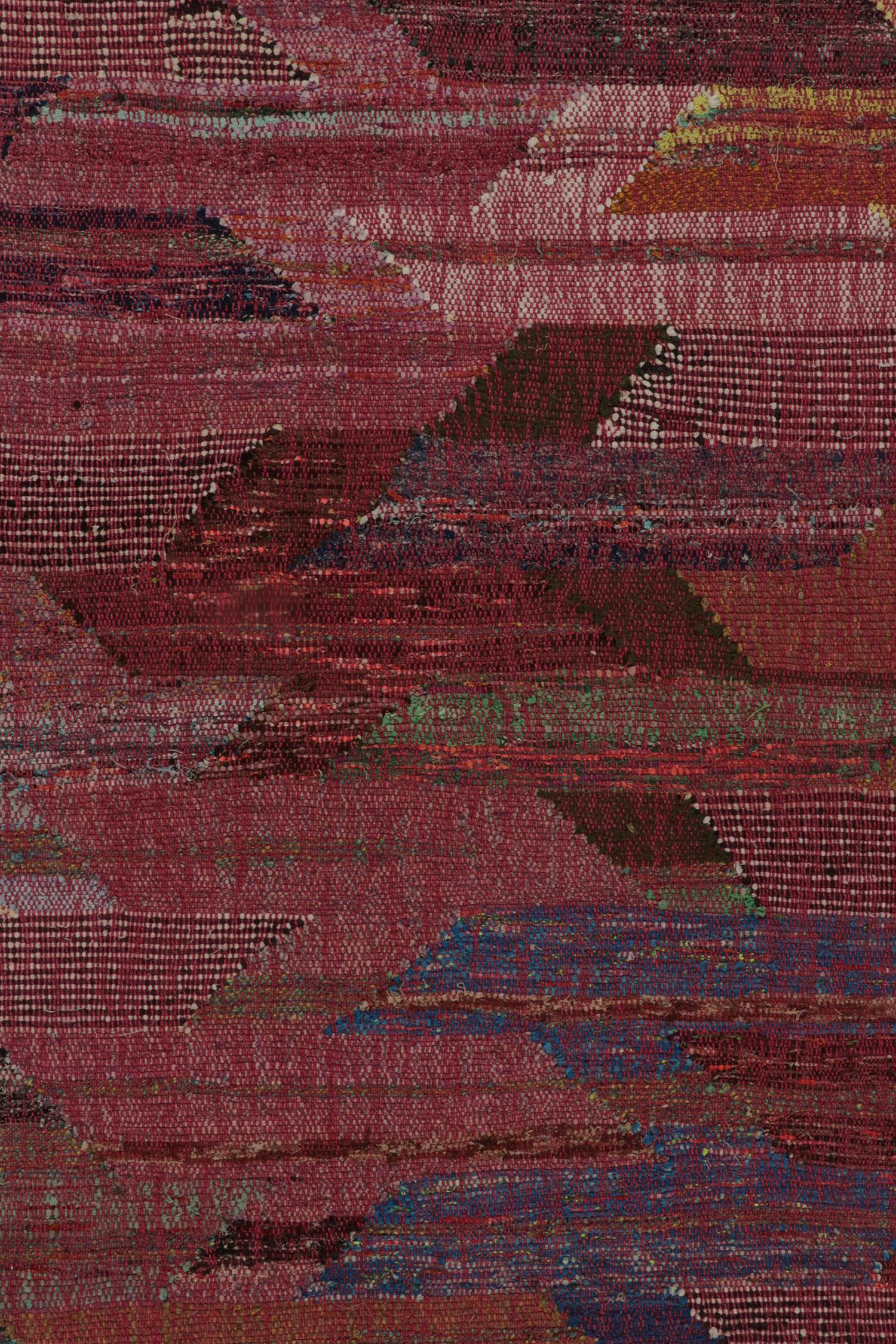 Rug & Kilim's Modern Kilim in Rot mit polychromen, geometrischen Mustern im Zustand „Neu“ im Angebot in Long Island City, NY