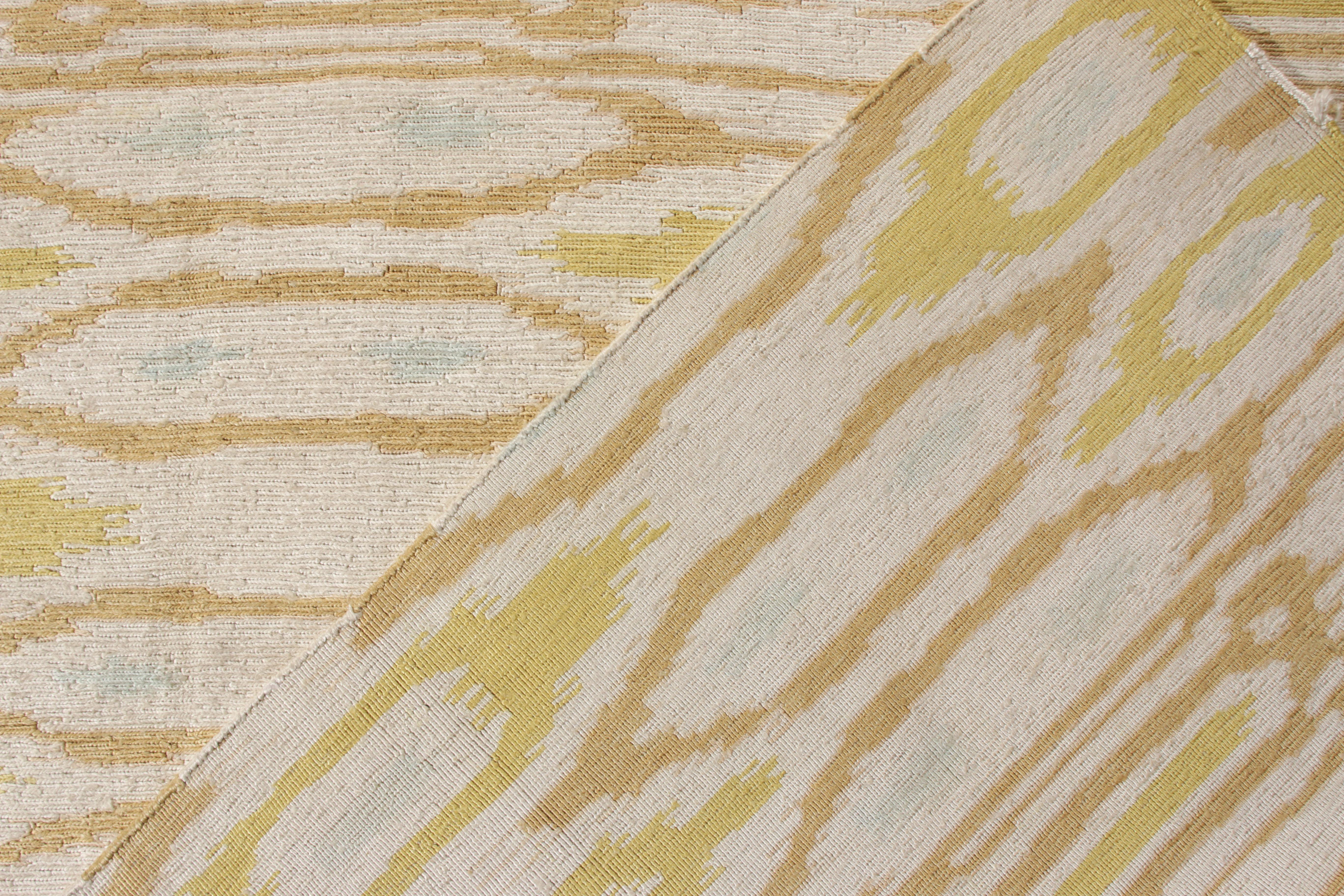 Rug & Kilim’s Modern Kilim Rug in All over Beige, White Ikats Pattern In New Condition For Sale In Long Island City, NY