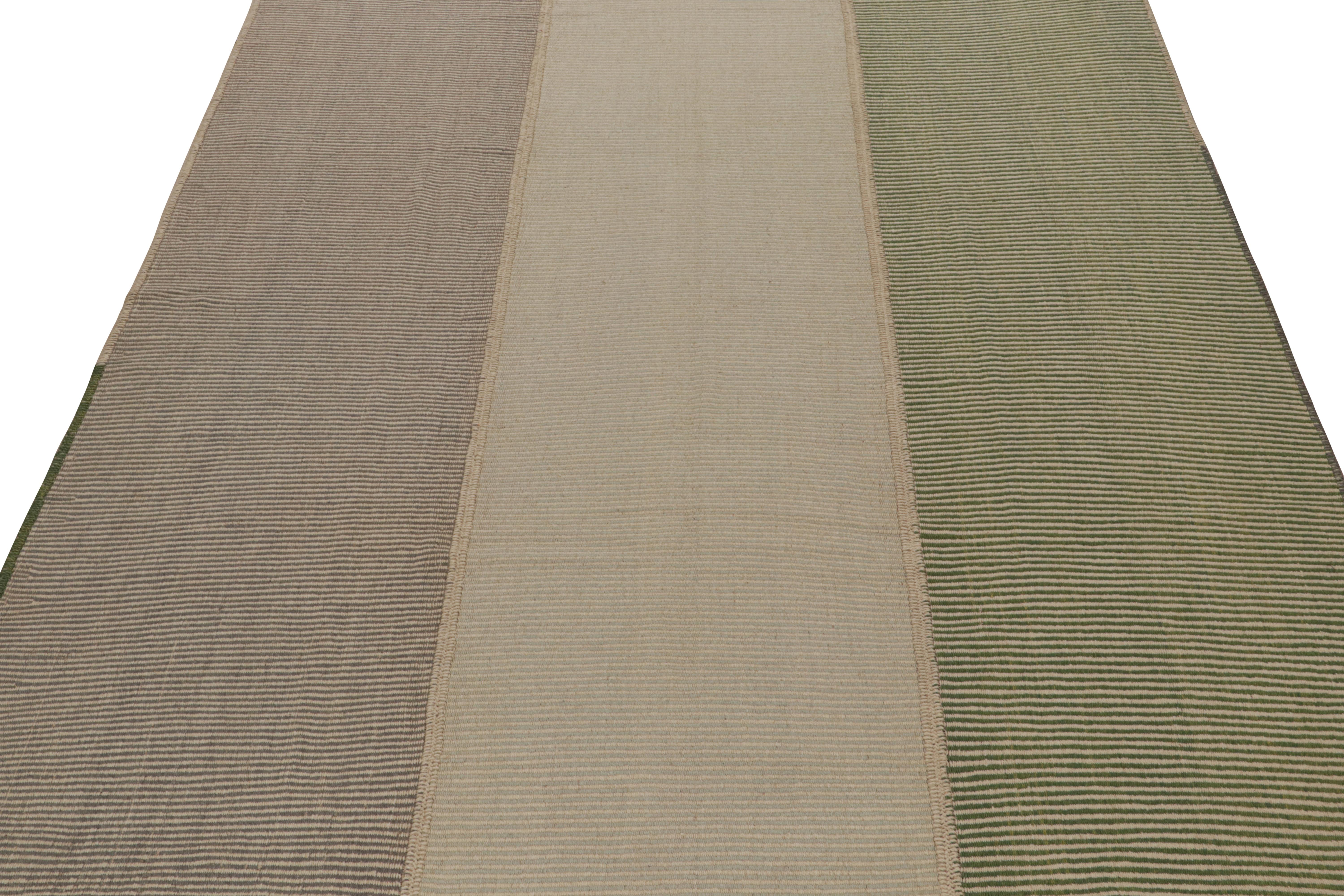 Moderne Rug & Kilim's Modern Kilim Rug in Beige-Brown & Green Textural Stripes (tapis moderne en Kilim beige, marron et vert) en vente