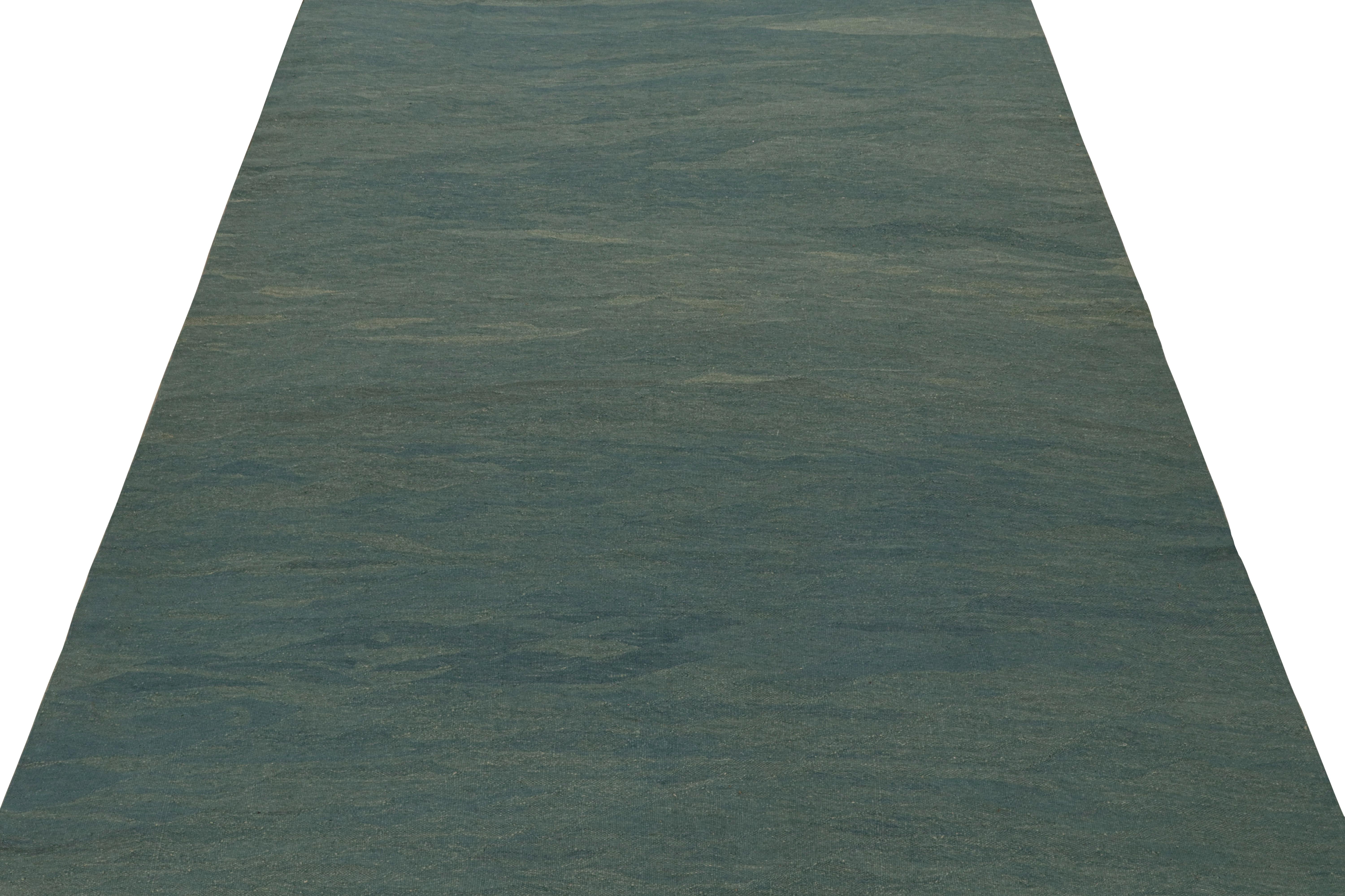 Moderno Tappeto moderno Rug & Kilim in blu con accenti beige e striature in vendita