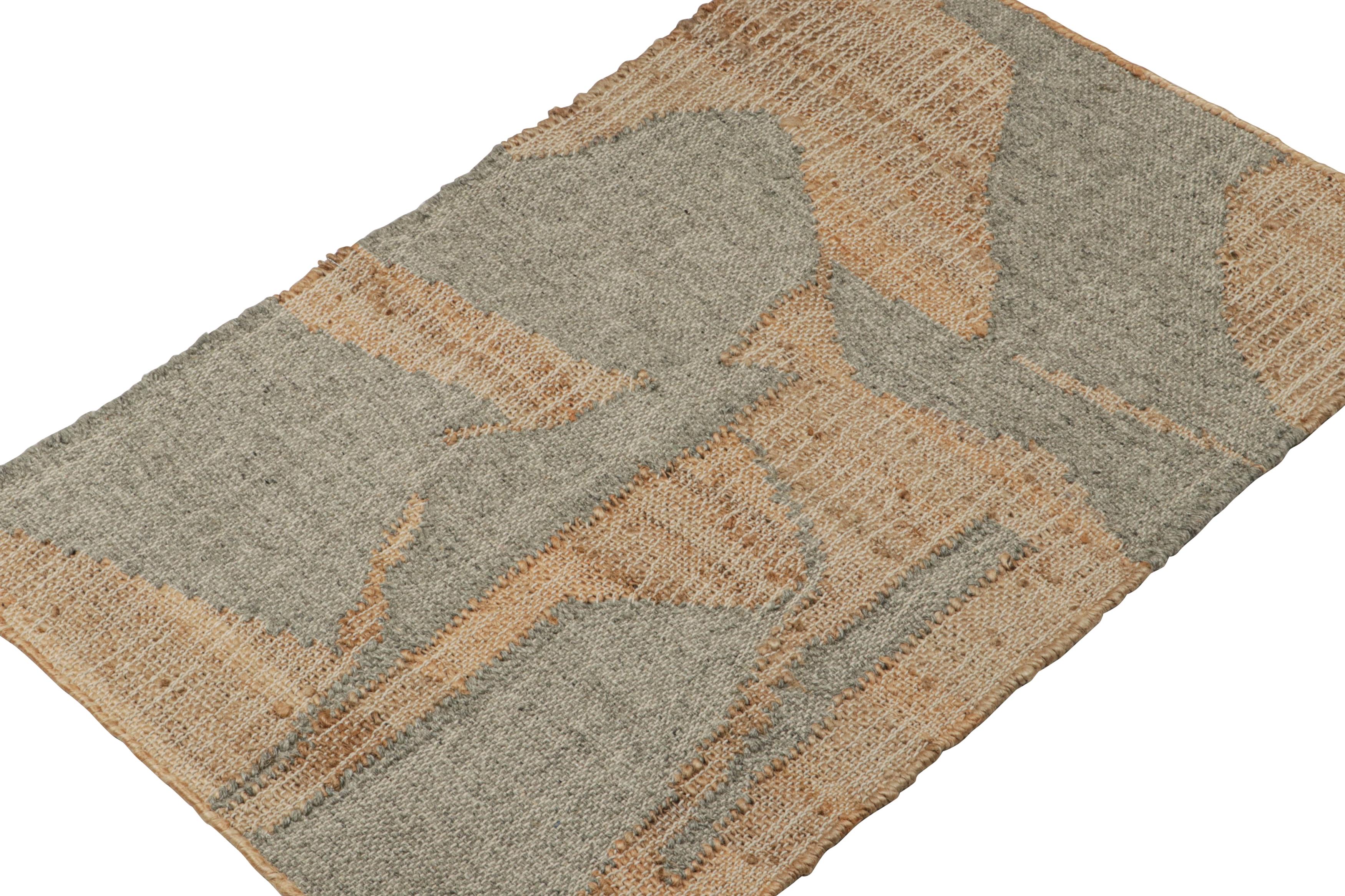 Dieser 2x3-Teppich ist eine kühne Neuheit in der Flachgewebekollektion von Rug & Kilim.
  
Über das Design: 

Dieser moderne Kelim aus Jute, Wolle und Baumwolle ist handgewebt und trägt geometrische Muster in Braun und Grau. Darüber hinaus genießen
