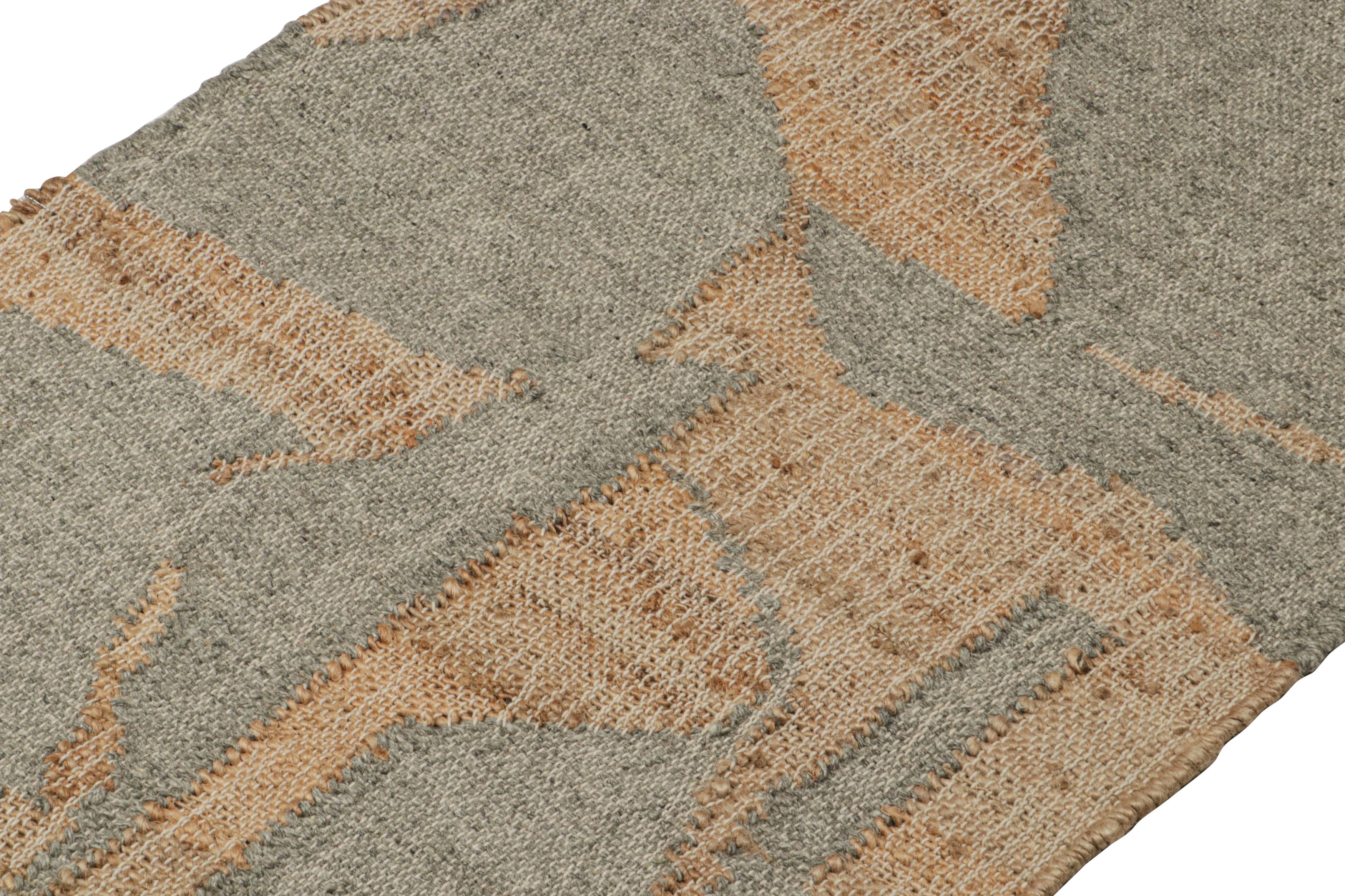 Indien Rug & Kilim's Modern Kilim rug in Brown & Grey Patterns (tapis moderne en Kilim à motifs bruns et gris) en vente