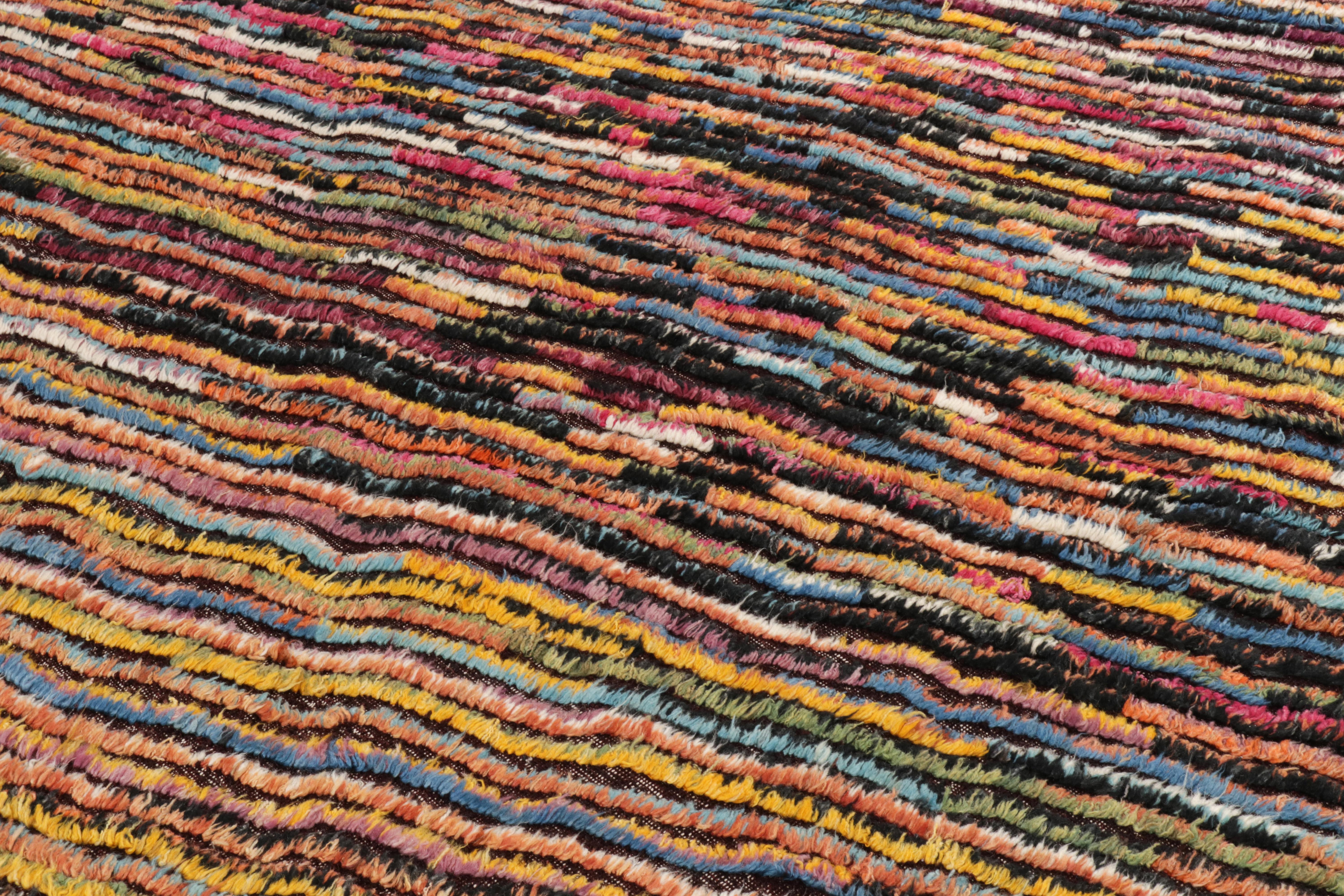 Rug & Kilim’s Modern Kilim Rug in Polychromatic Wavy Stripes In New Condition For Sale In Long Island City, NY