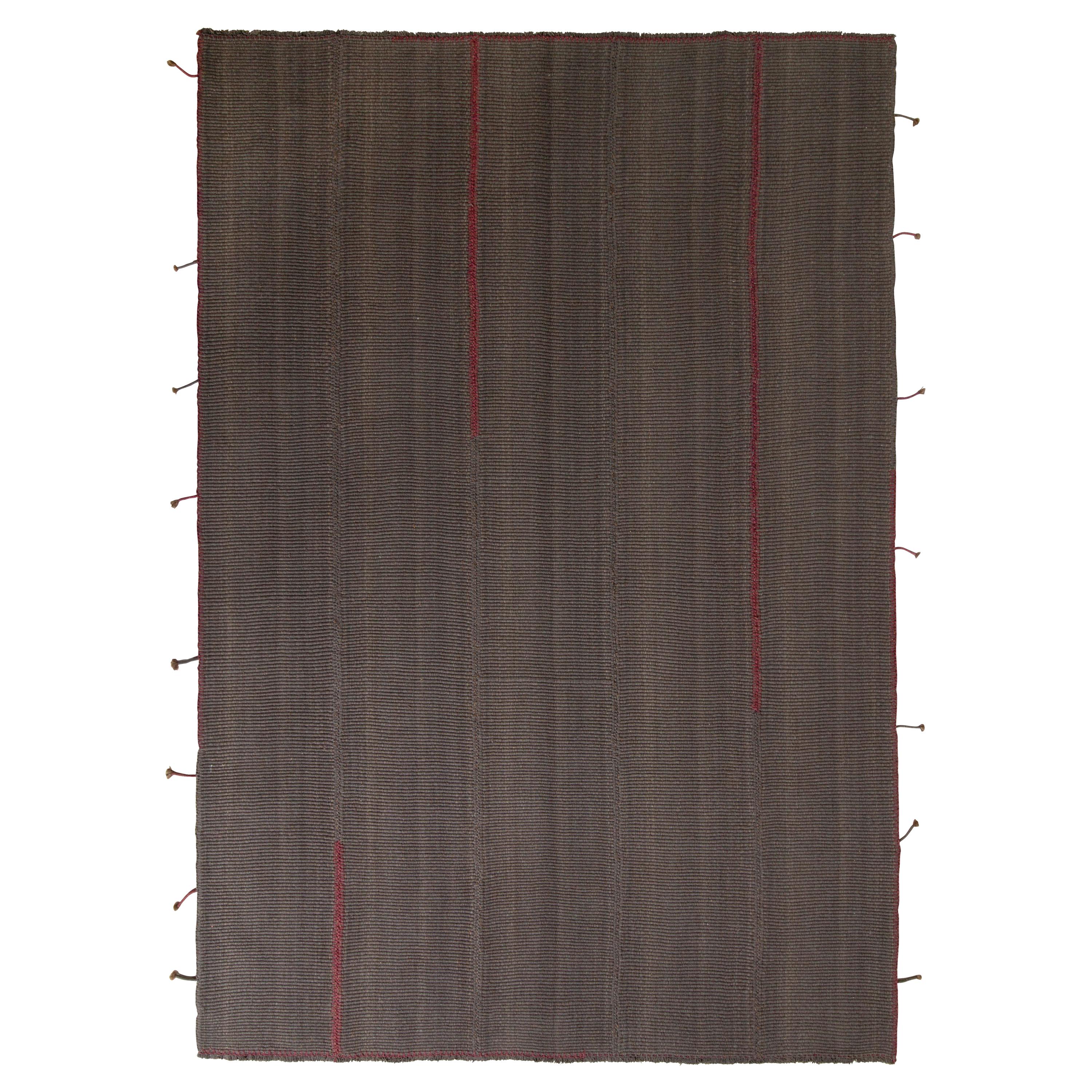 Rug & Kilim's Modern Kilim Rug in rot und grau-braun gestreiften Mustern im Angebot