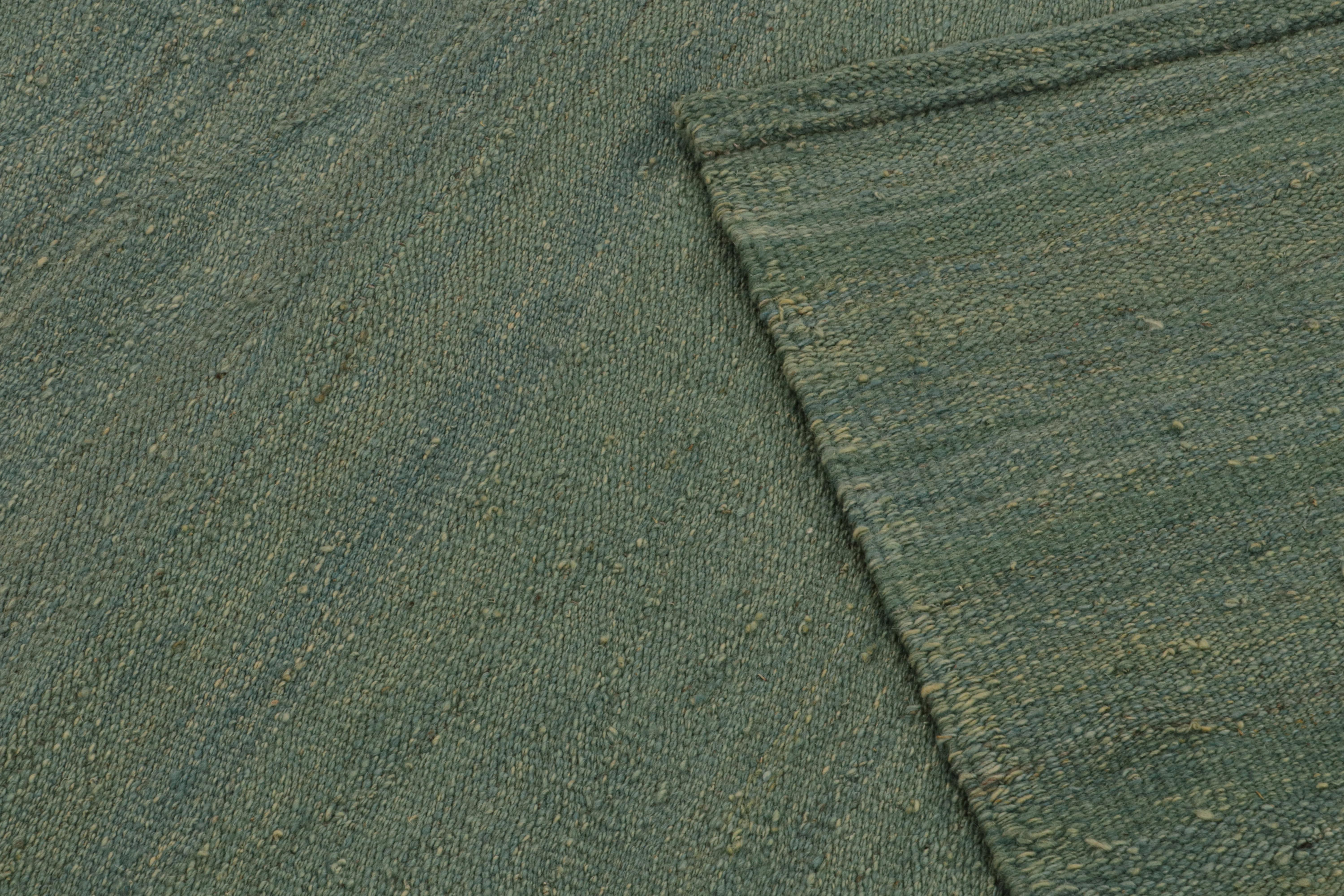 Rug & Kilims moderner Kilim-Teppich in Teal-Tönen mit gedämpften Mustern (21. Jahrhundert und zeitgenössisch) im Angebot
