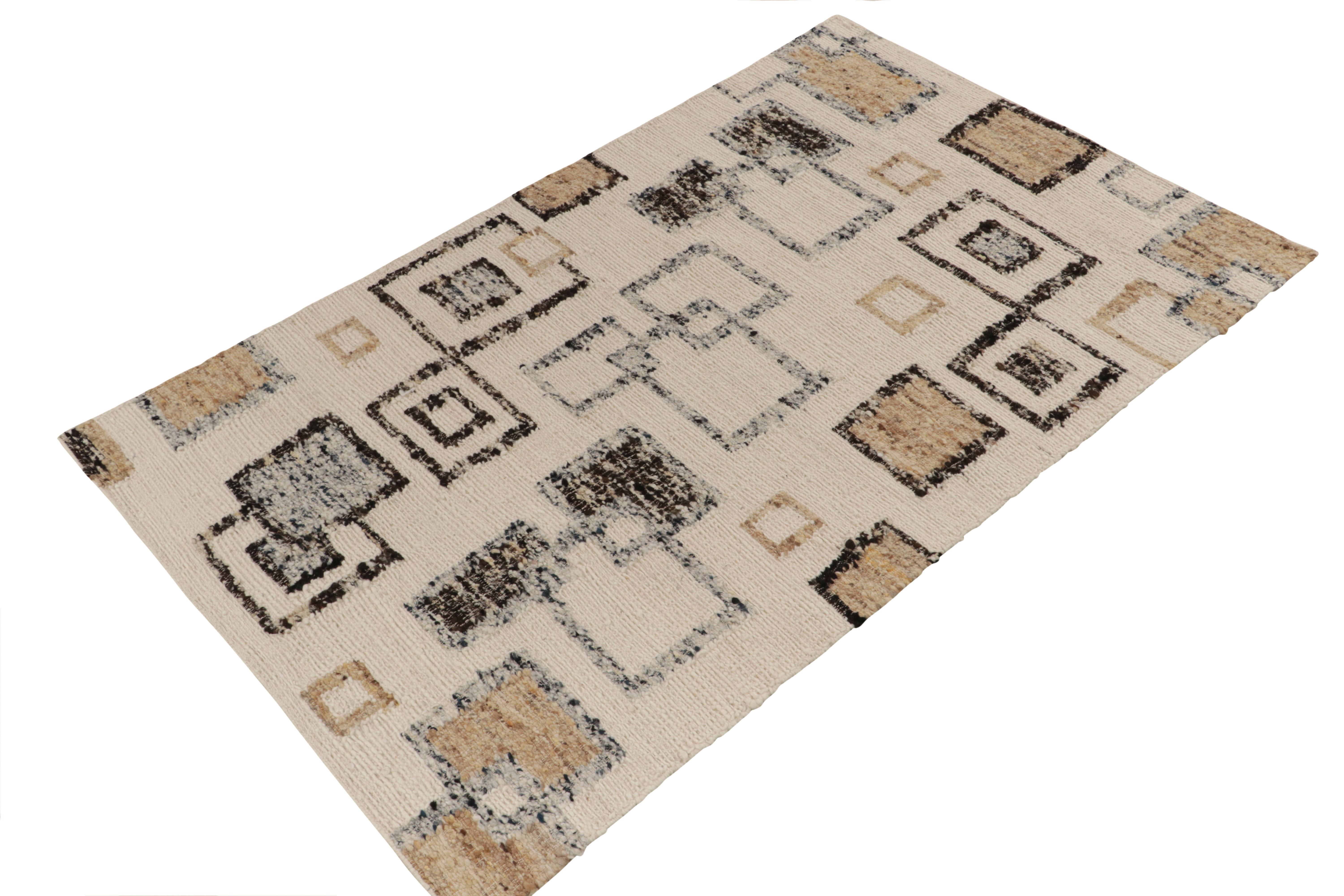 Alfombra moderna de Rug & Kilim en blanco, negro y multicolor con estampado Deco Art Decó en venta