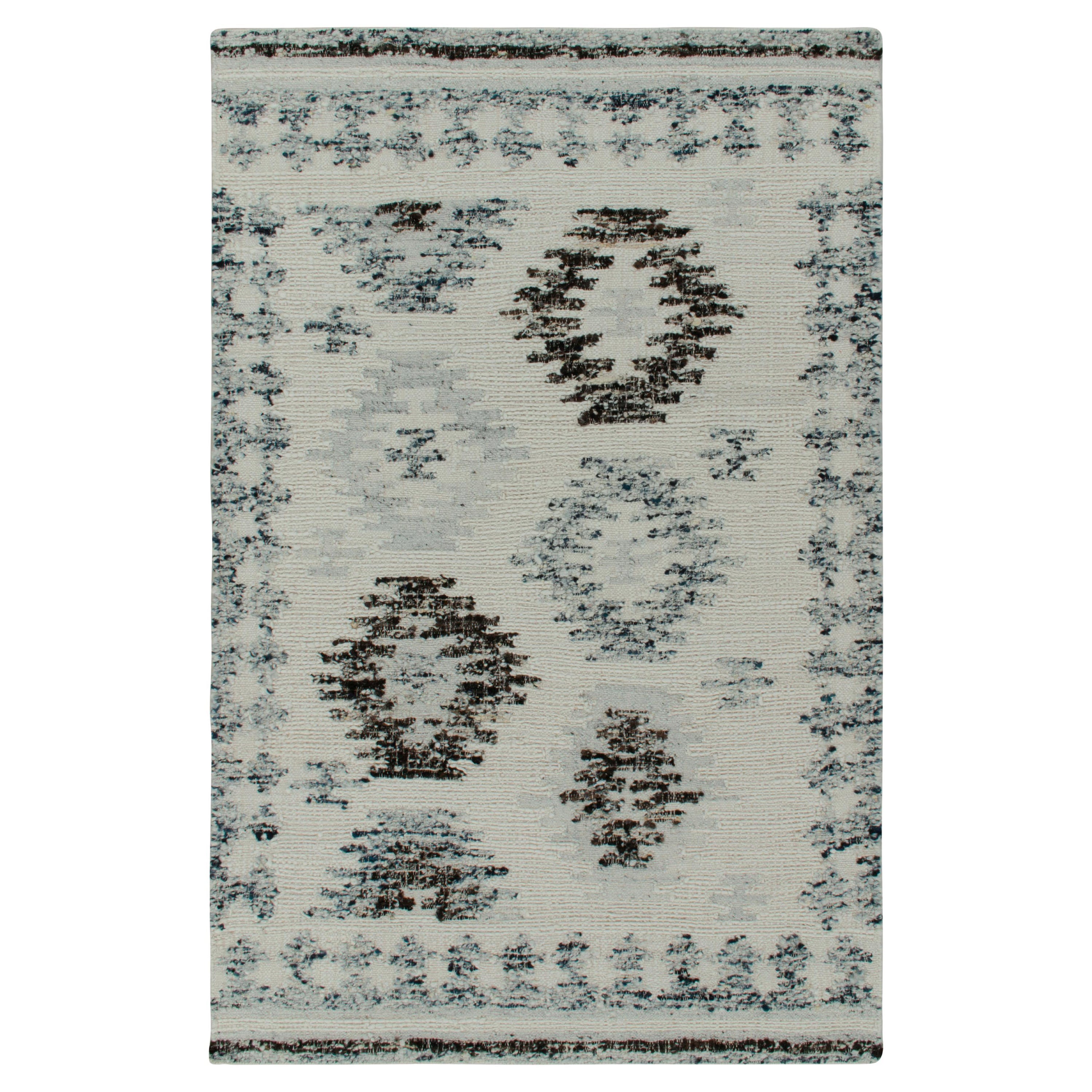 Rug & Kilim's Modern Kilim Rug in Weiß, Blau und Schwarz Geometrisches Muster