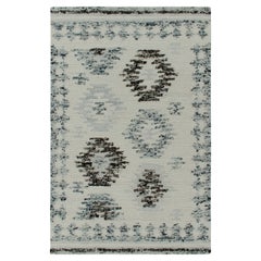 Rug & Kilim's Modern Kilim Rug in Weiß, Blau und Schwarz Geometrisches Muster