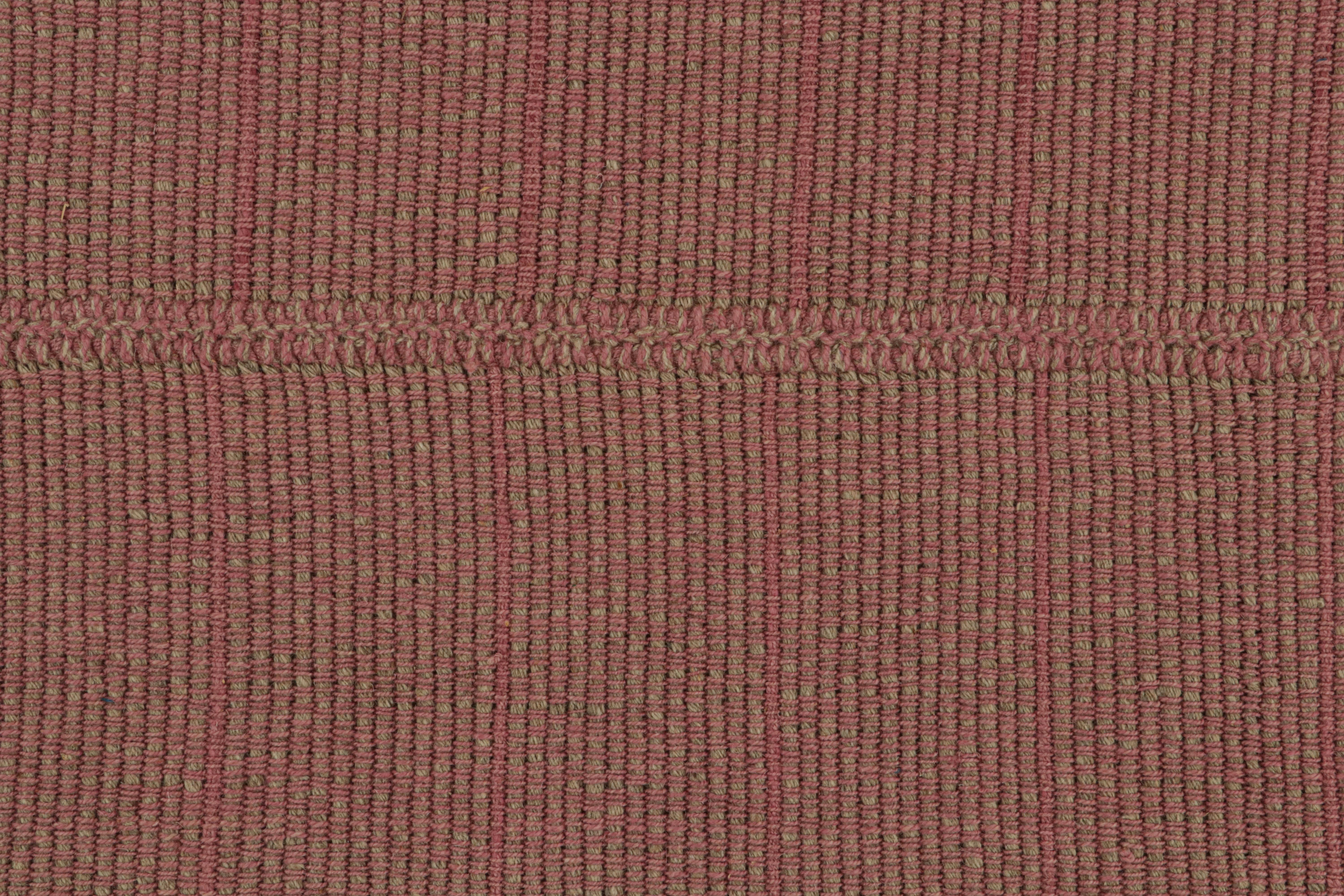 Alfombra moderna Rug & Kilim de rayas texturadas en rosa con detalles en beige en Nuevo estado para la venta en Long Island City, NY
