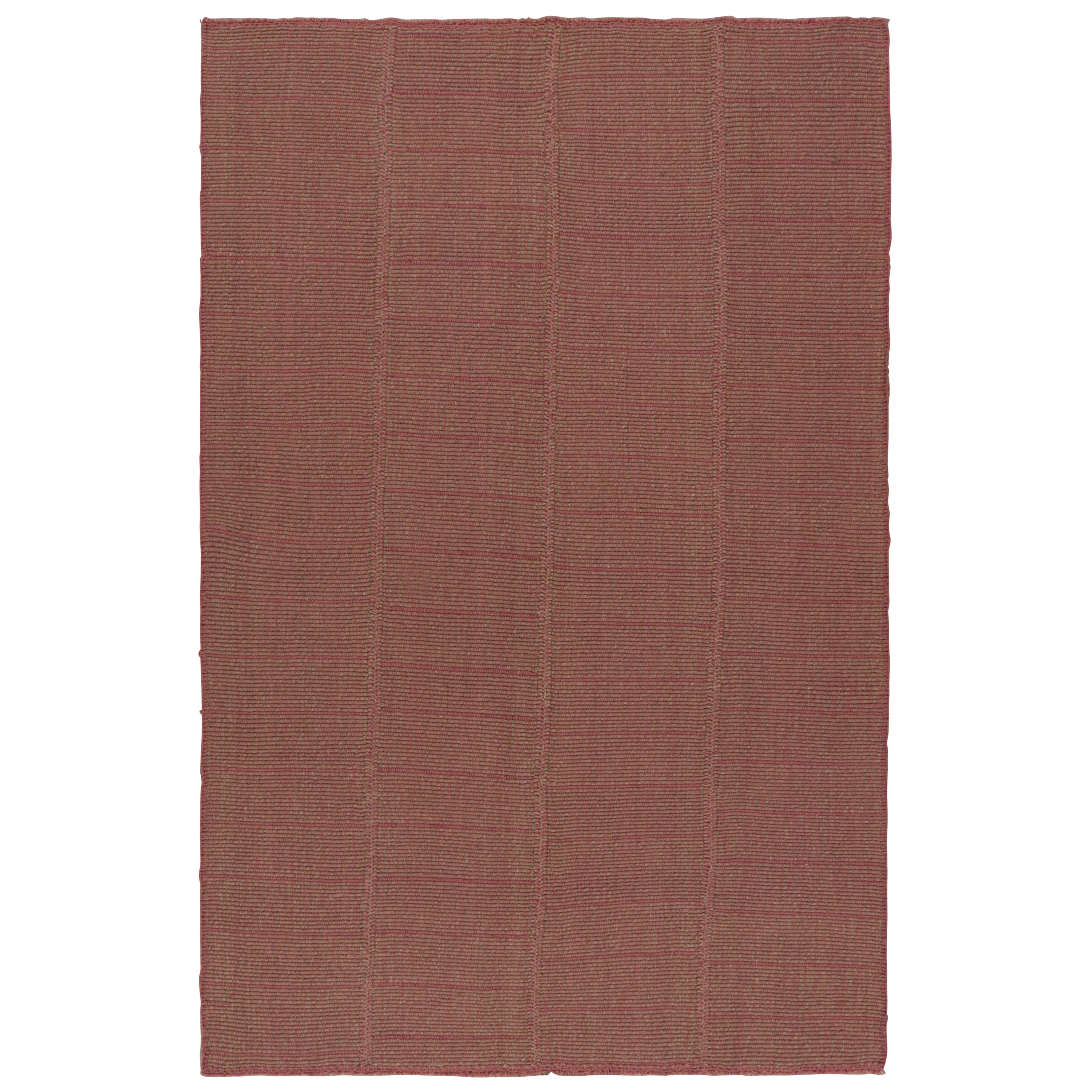 Rug & Kilim - Tappeto Kilim moderno a righe testurizzate in rosa con accenti beige