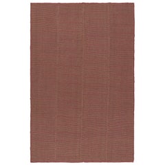 Rug & Kilim's Modern Kilim Rug with Textural Stripes in Pink with Beige Accents (Tapis moderne en Kilim avec des rayures texturées en rose et des accents en beige)