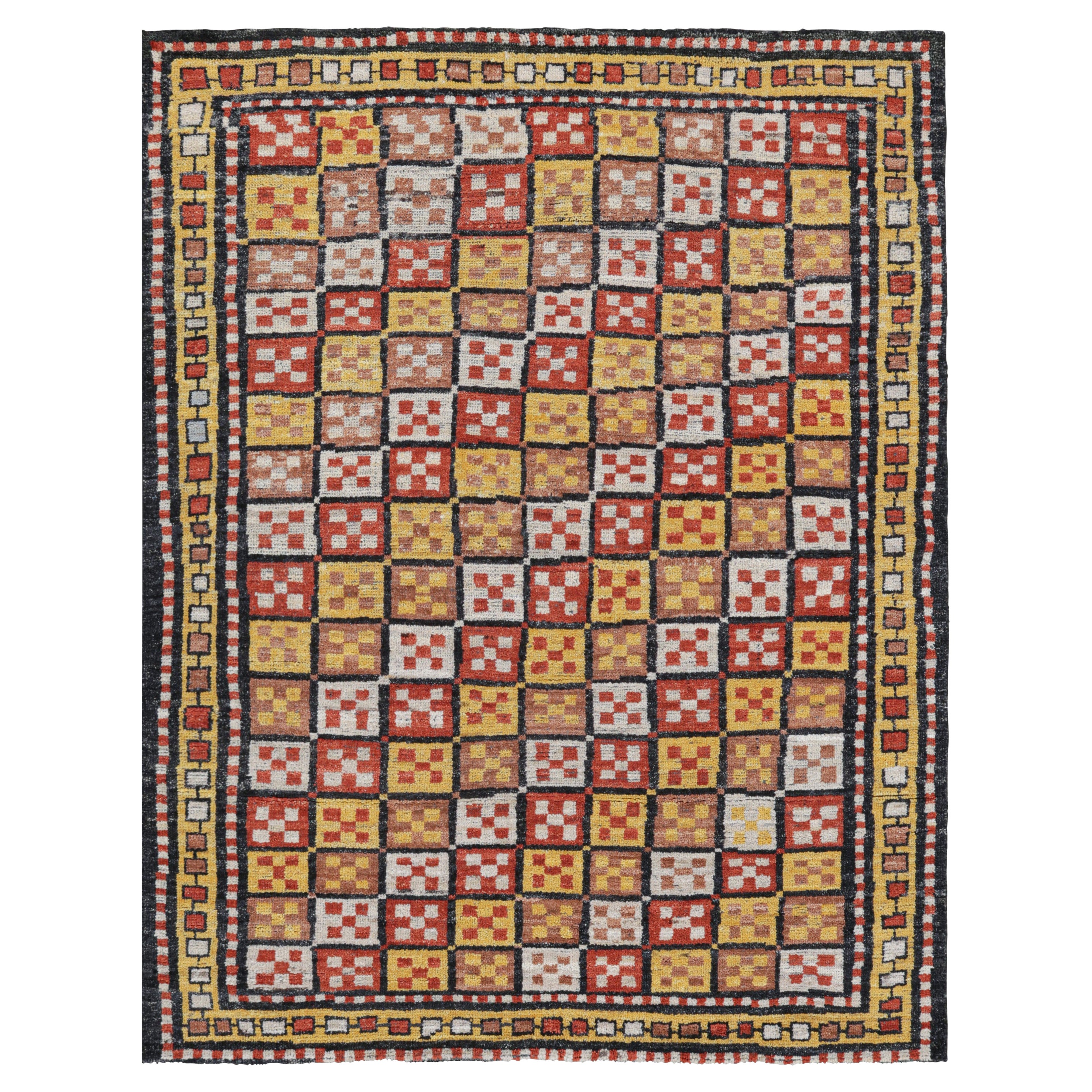 Rug & Kilim's Modern Kurdish Style Rug in Gold mit bunten geometrischen Mustern im Angebot