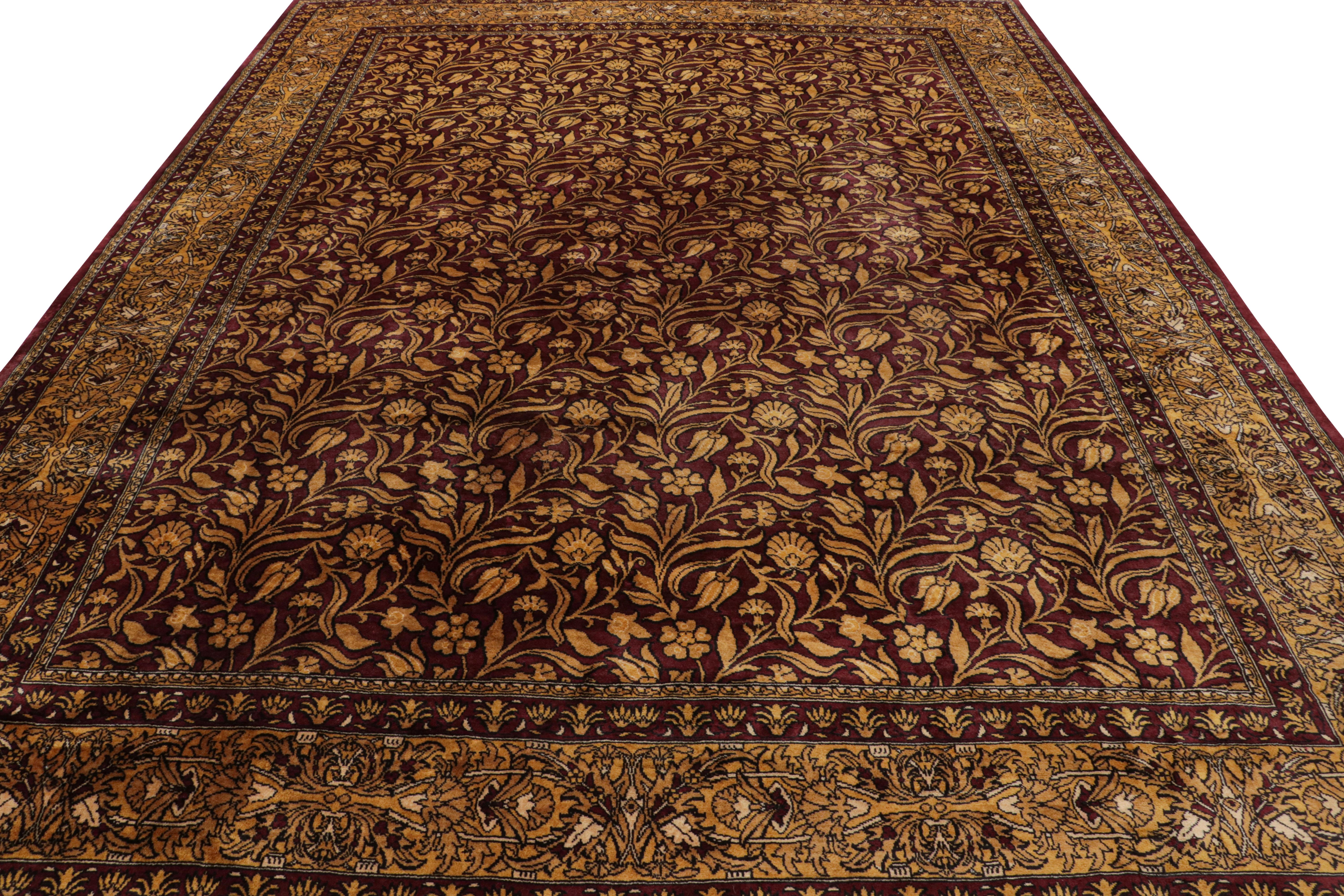 Rug & Kilim's Modern Lavar Style Rug in Burgund Gold All Over Floral Pattern (Stammeskunst) im Angebot