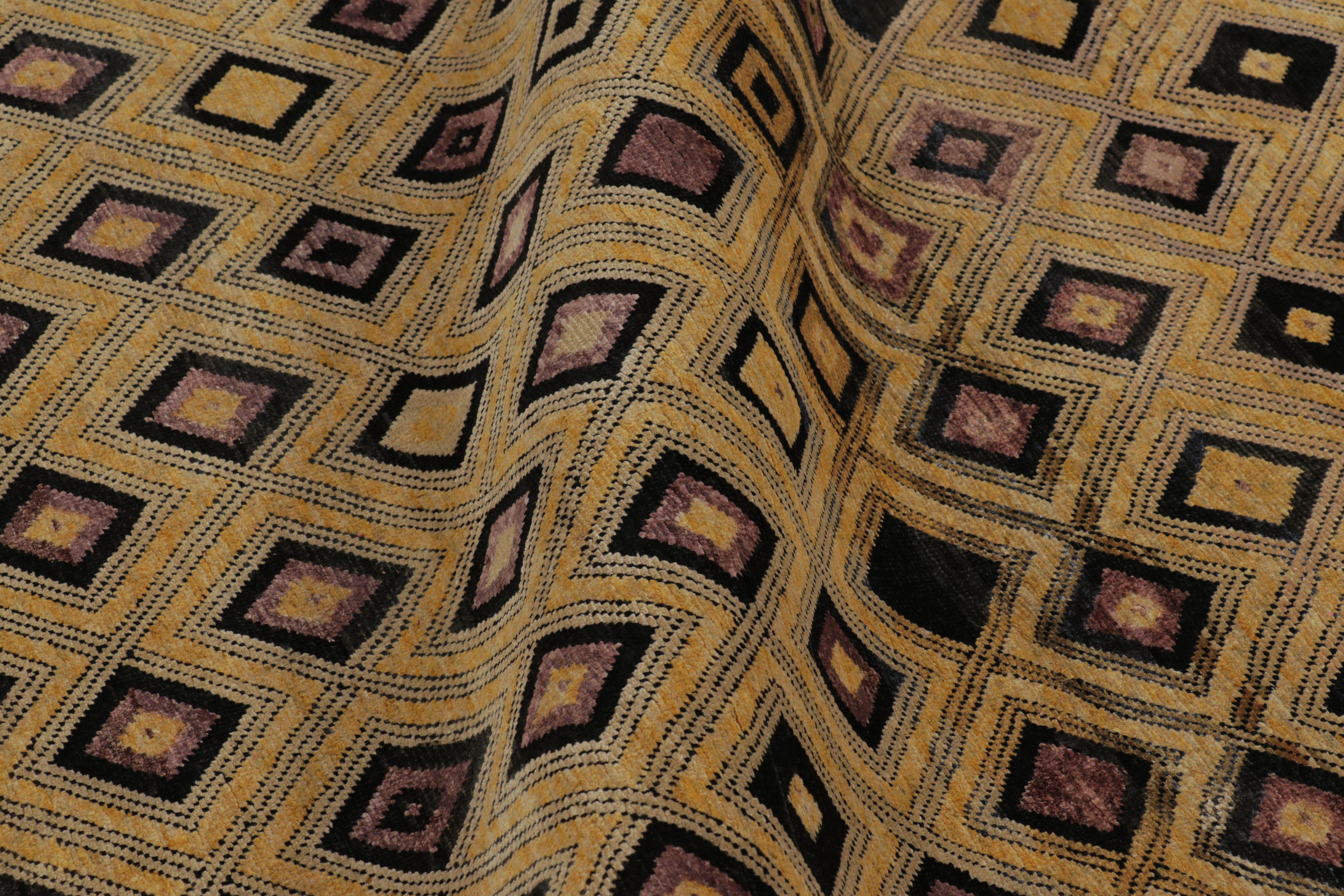 Rug & Kilim è un tappeto moderno di ispirazione marocchina con motivi geometrici a diamante oro-nero. In condizioni Nuovo in vendita a Long Island City, NY
