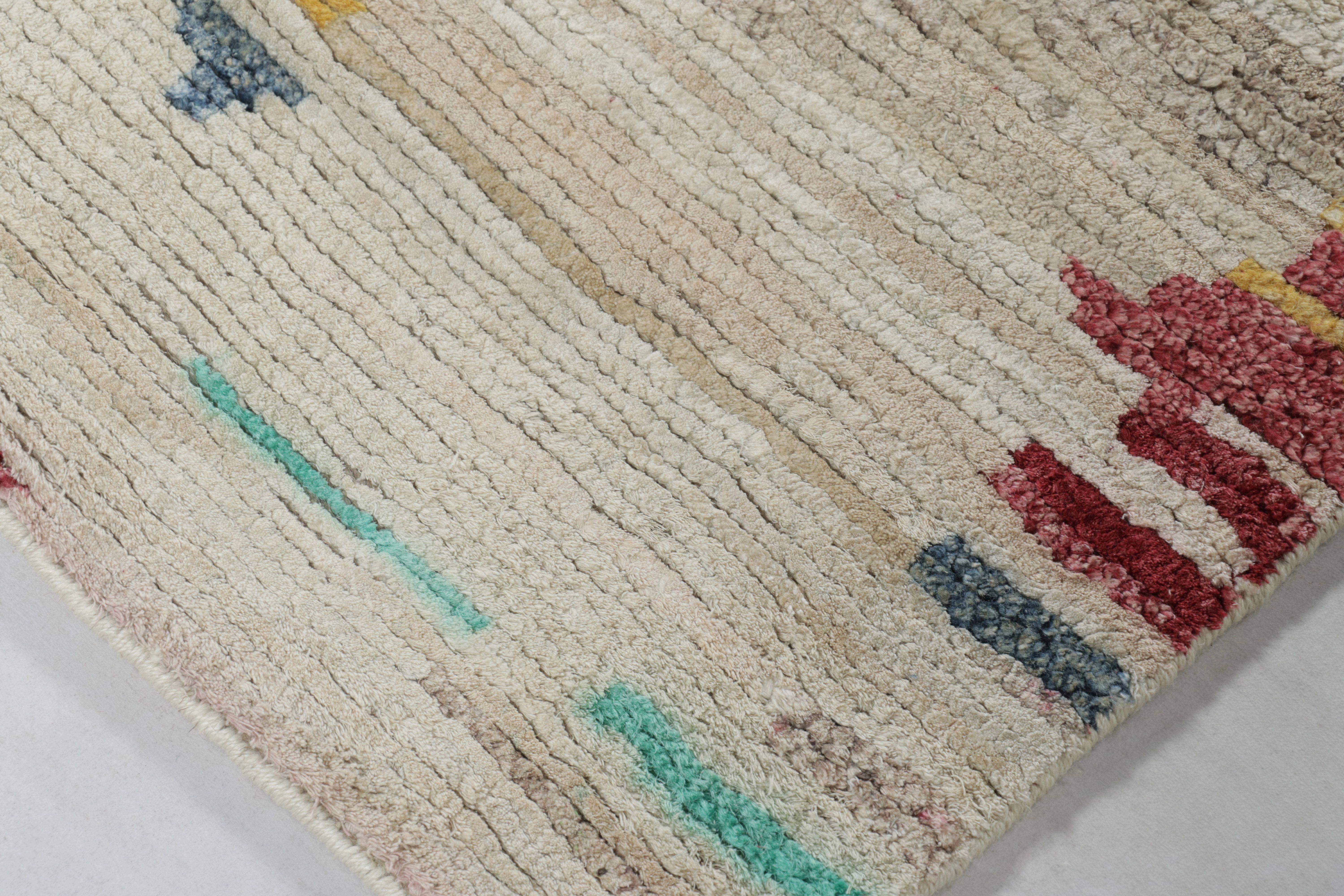 This magnificent 8x10 Abstract rug from Rug 
Kilim’s Modern Collection is a minimalist, geometric work of art, hand-knotted in a blend of wool and luminous silk. The design features a delicate diamond lattice on a creamy ivory field,