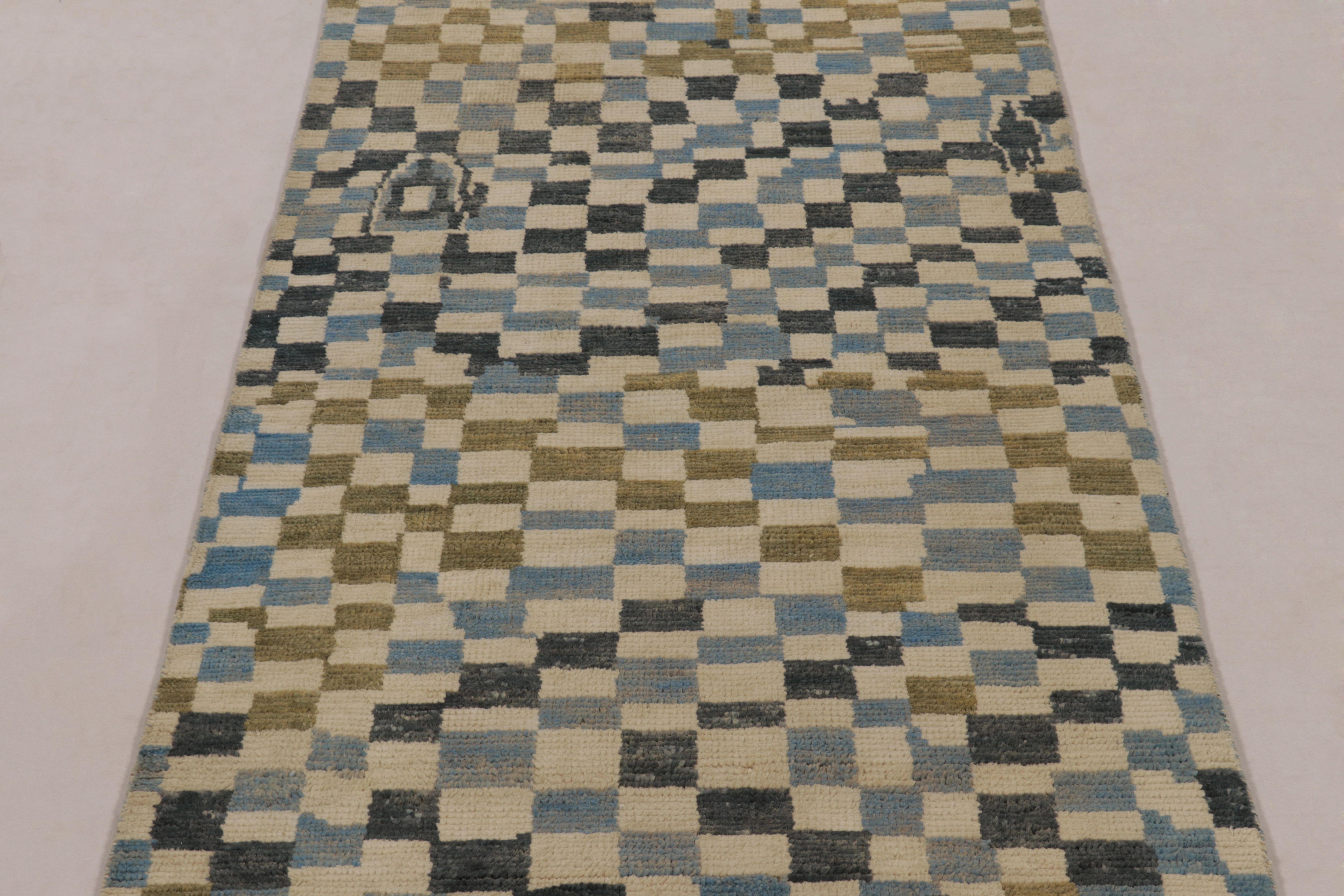 XXI secolo e contemporaneo Rug & Kilim - Tappeto moderno di ispirazione marocchina con mosaico astratto blu-grigio in vendita