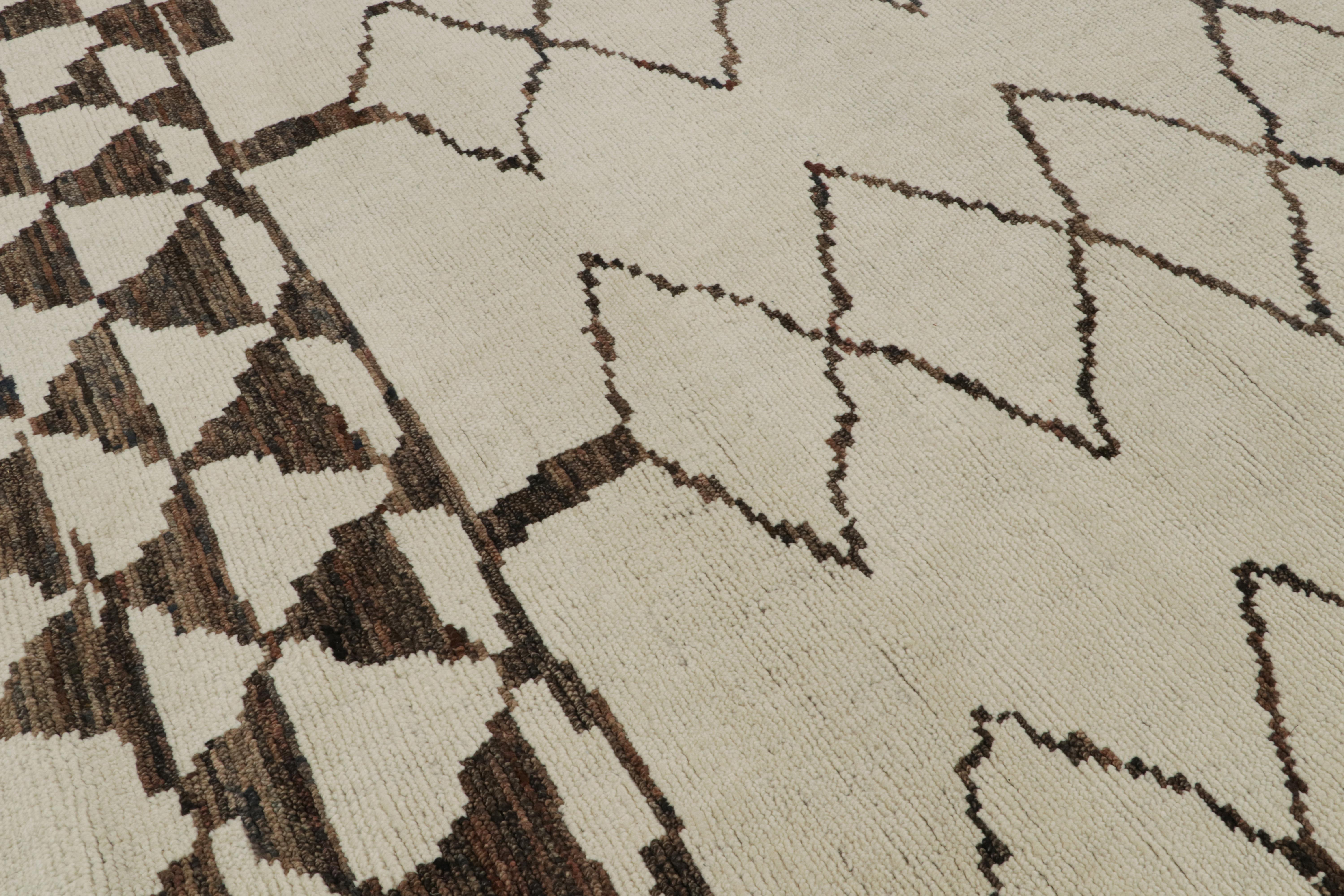Contemporary Rug & Kilim’s Modern Moroccan Style Rug in Beige and Brown Geometric Patterns For Sale