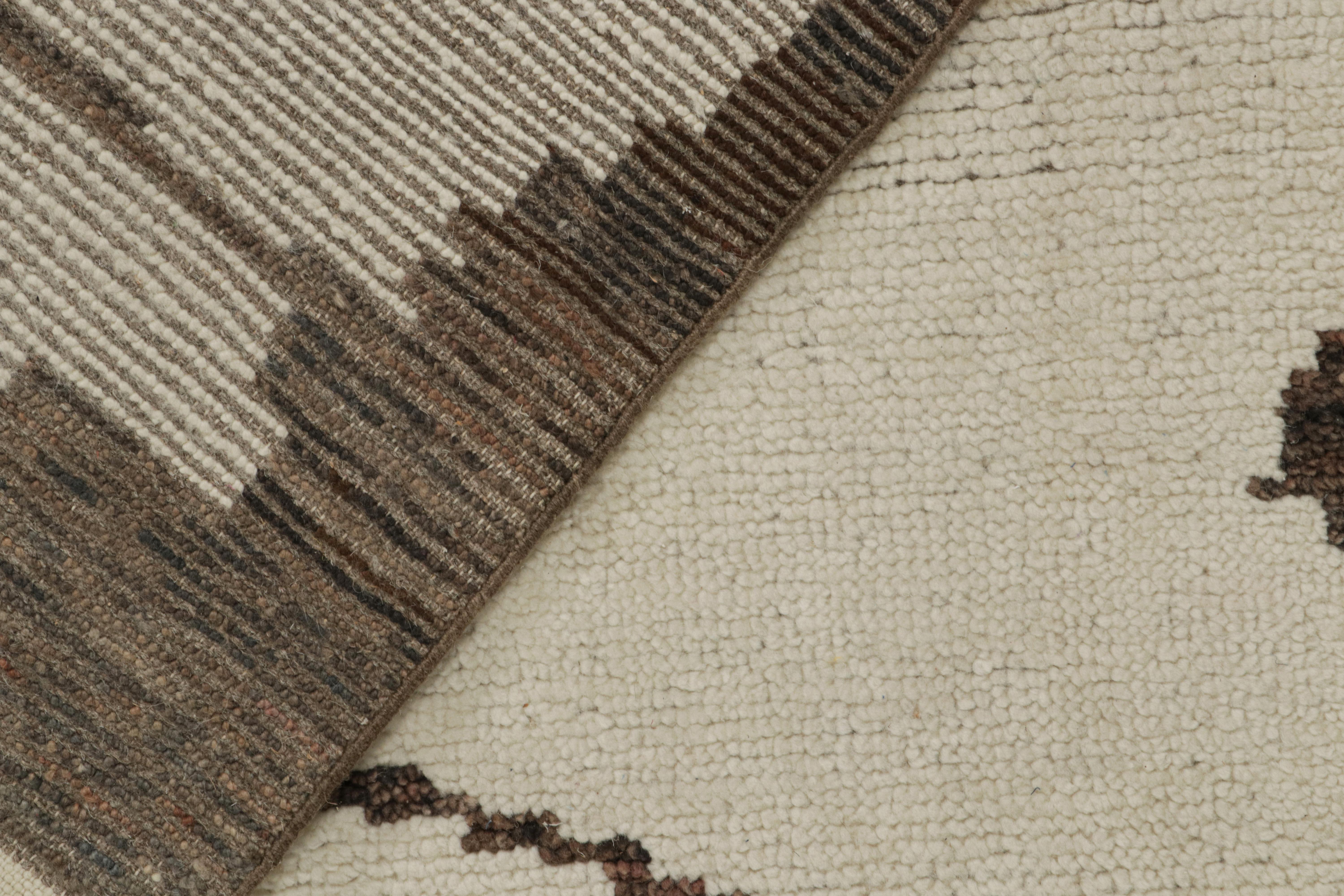 Wool Rug & Kilim’s Modern Moroccan Style Rug in Beige and Brown Geometric Patterns For Sale