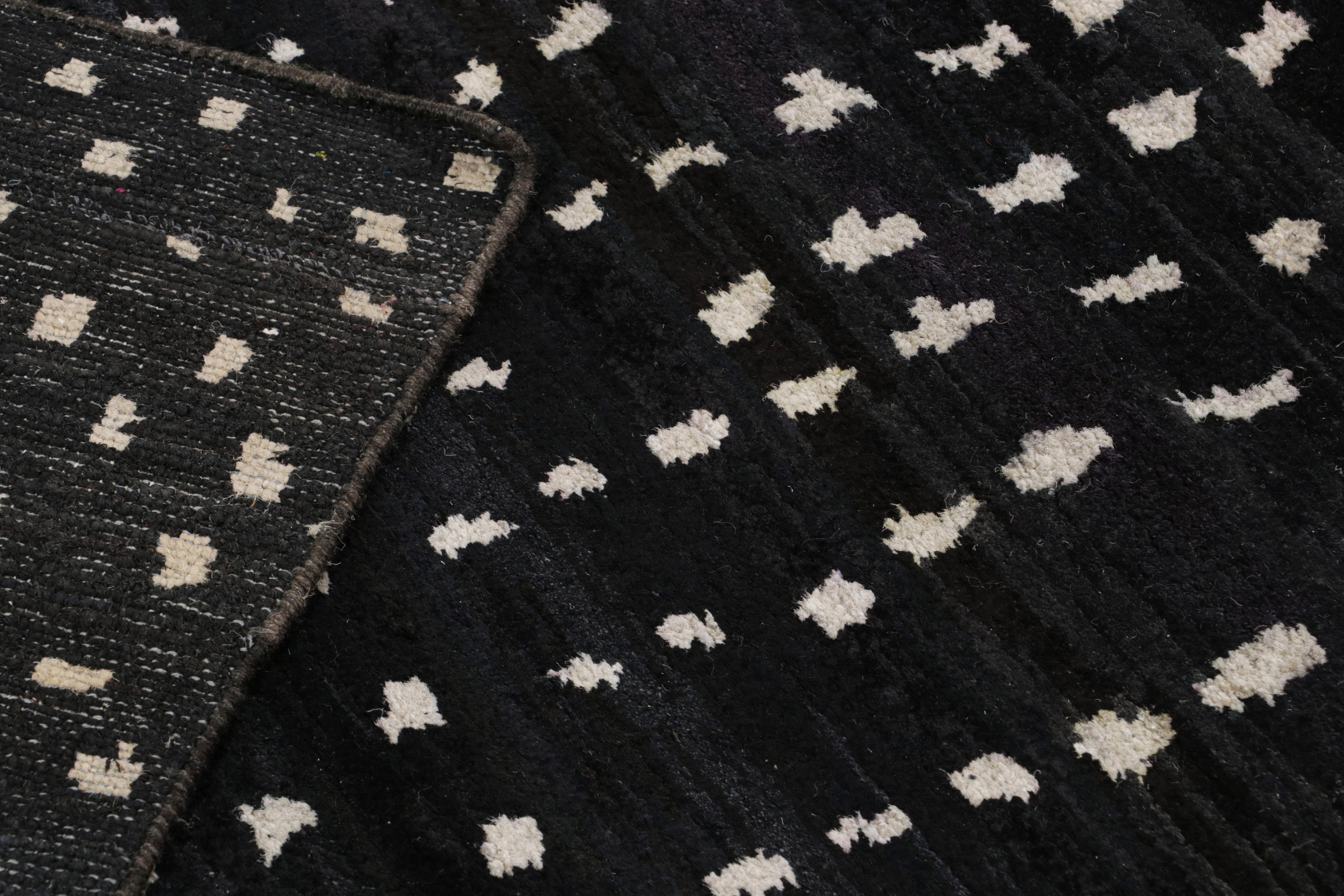 Cotton Rug & Kilim’s Modern Moroccan Style Rug in Black and White Geometric Pattern For Sale