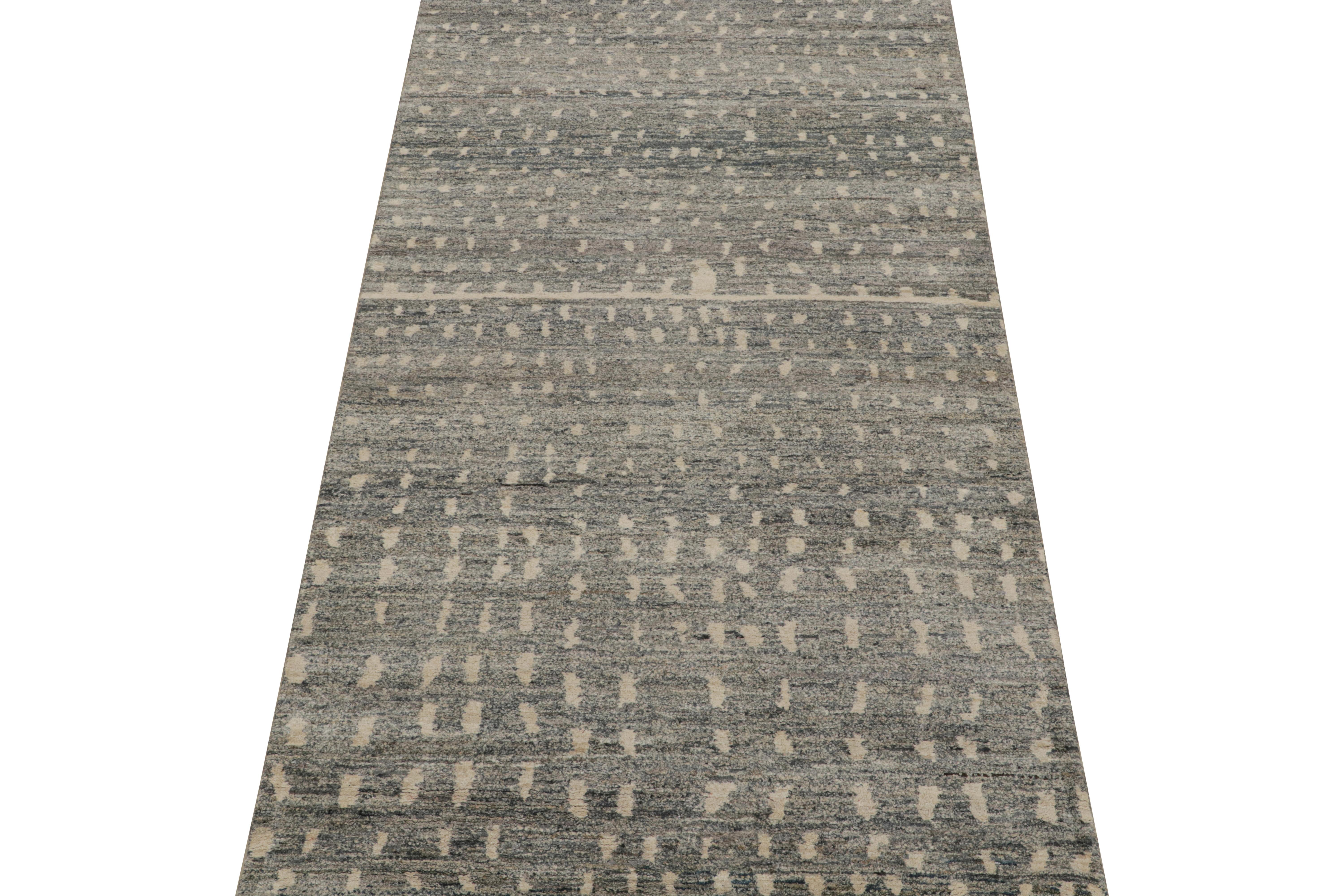 Indian Rug & Kilim’s Modern Moroccan Style Rug in Gray and Beige Geometric Patterns For Sale