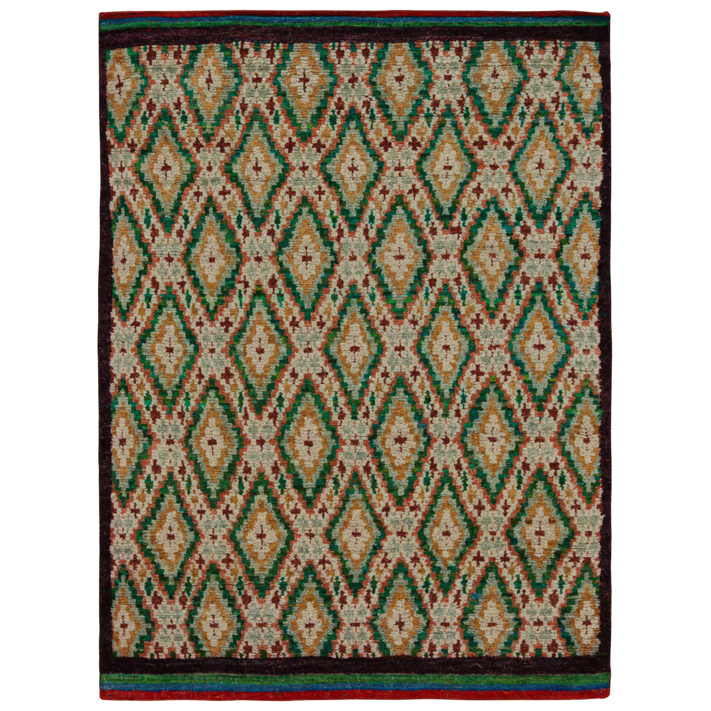 Rug & Kilim's Modernity Moroccan Style Rug in Green & Gold Geometric Patterns (tapis de style marocain moderne avec des motifs géométriques verts et dorés) en vente