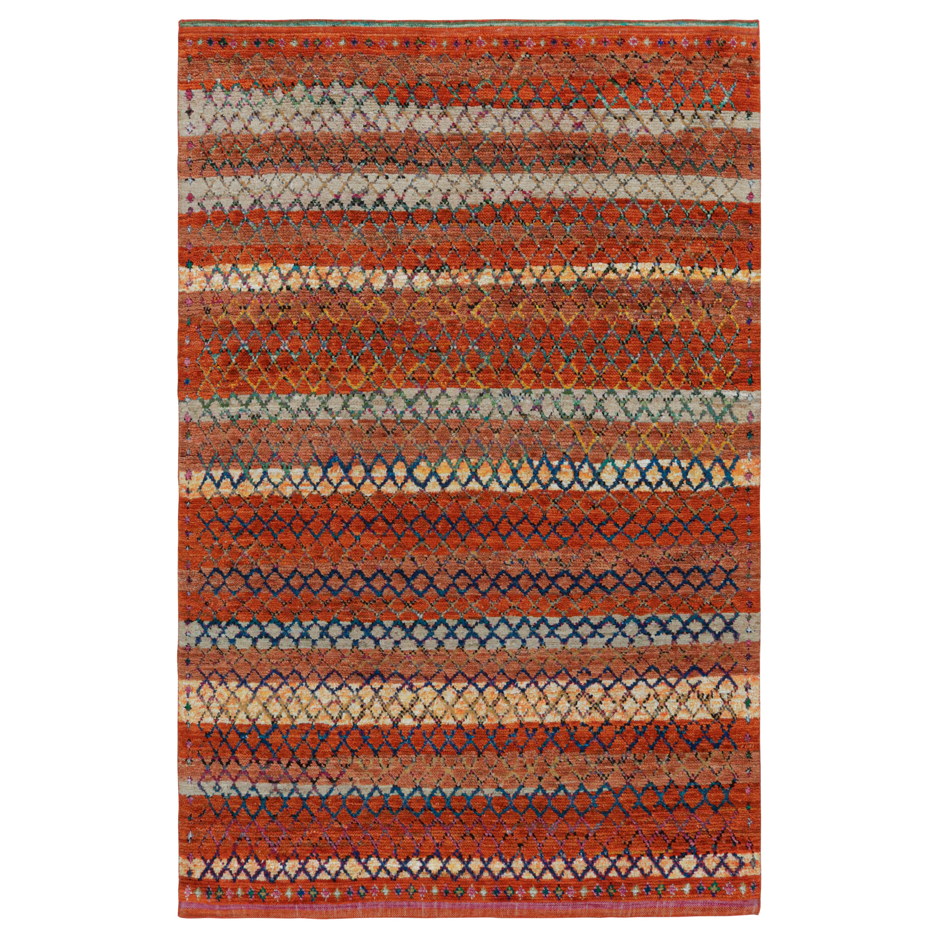 Moderner marokkanischer Teppich von Rug 
Kilim mit geometrischen Mustern in Orange und Beige