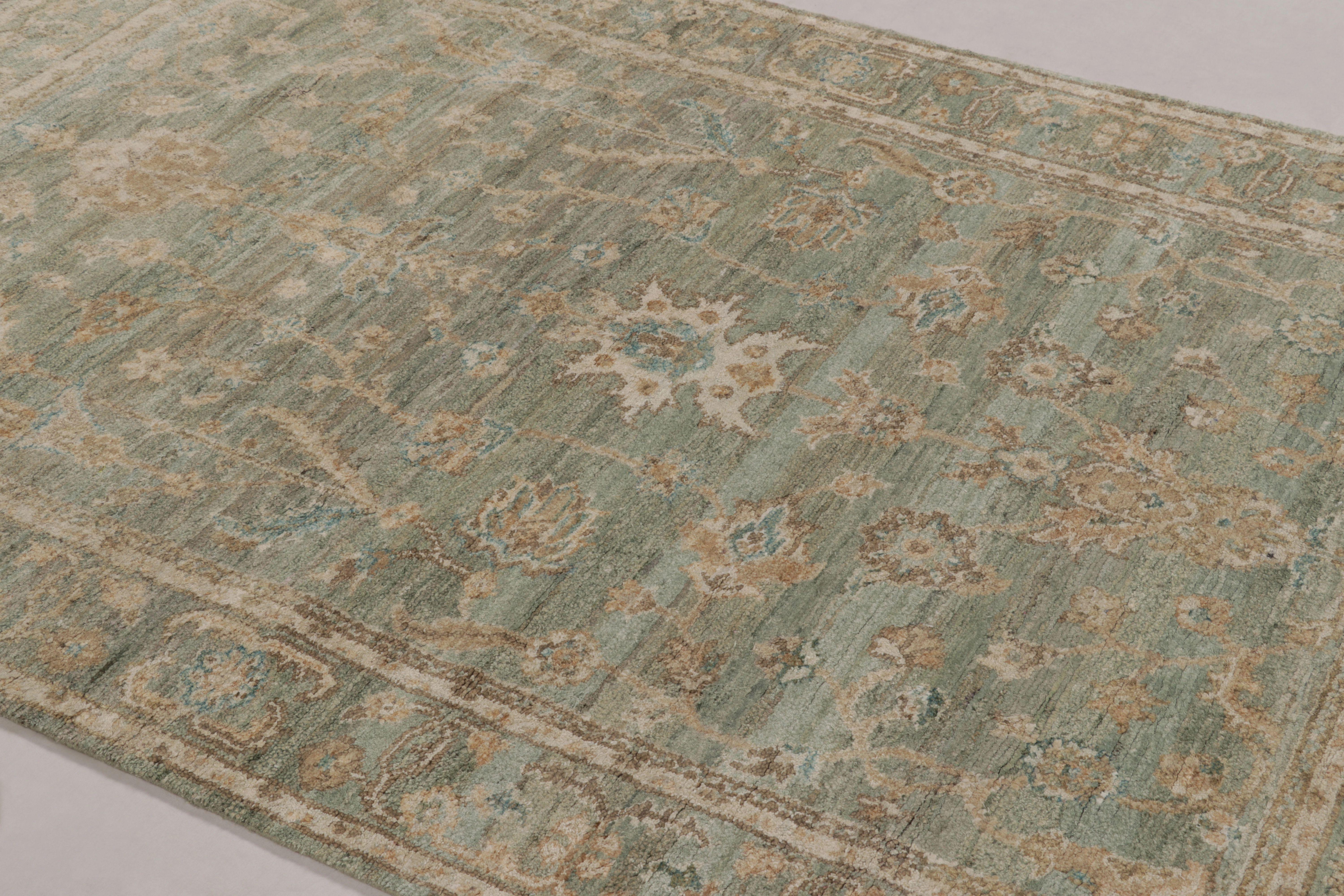 Il moderno Rug & Kilim di ispirazione Oushak con motivi floreali beige-marrone e blu In condizioni Nuovo in vendita a Long Island City, NY