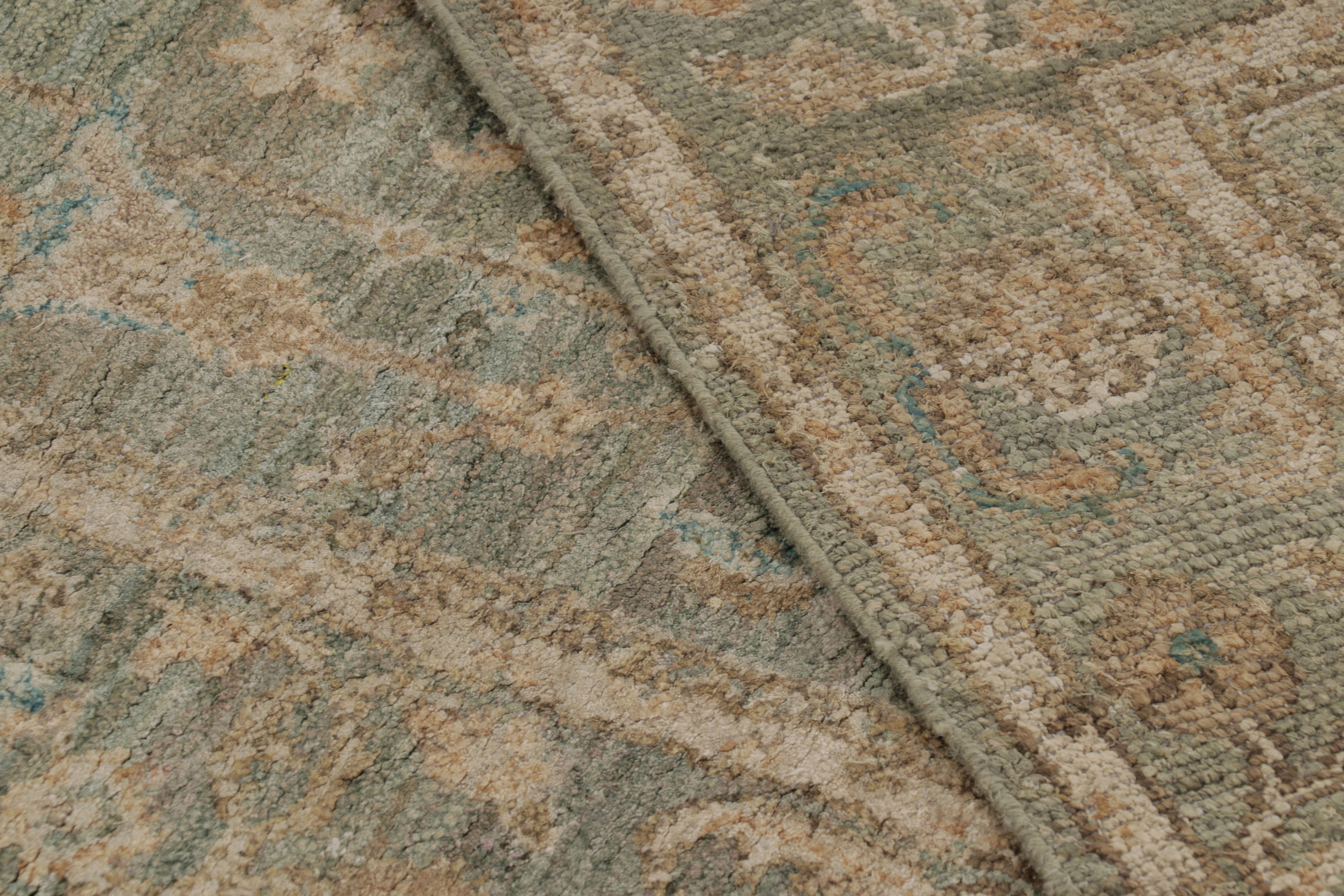 Il moderno Rug & Kilim di ispirazione Oushak con motivi floreali beige-marrone e blu in vendita 1