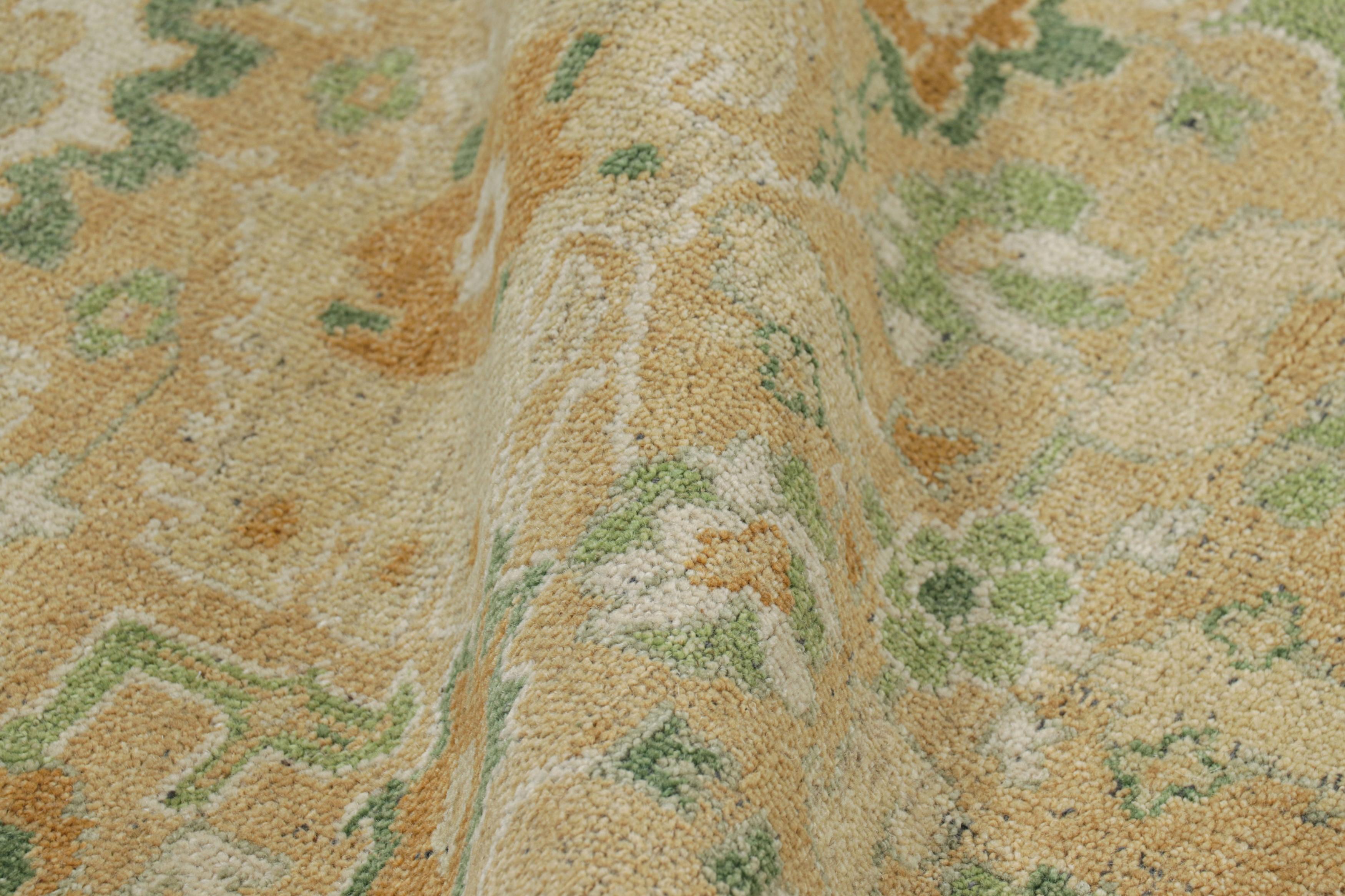 Lana Rug & Kilim: un moderno runner extra-lungo in stile Oushak in marrone, verde e fiori in vendita