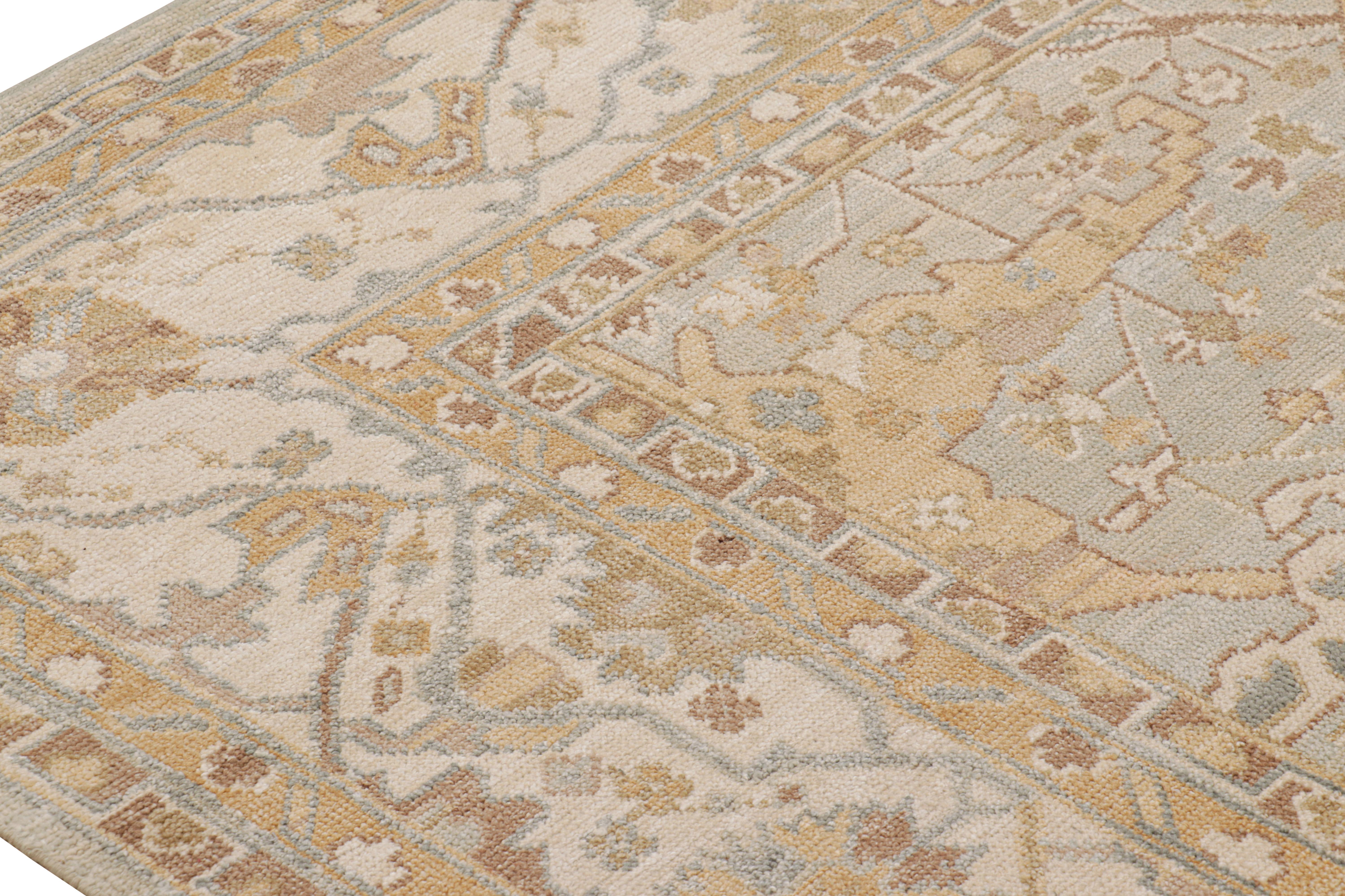 Rug & Kilim: Tappeto moderno in stile Oushak in blu e oro con motivi floreali In condizioni Nuovo in vendita a Long Island City, NY