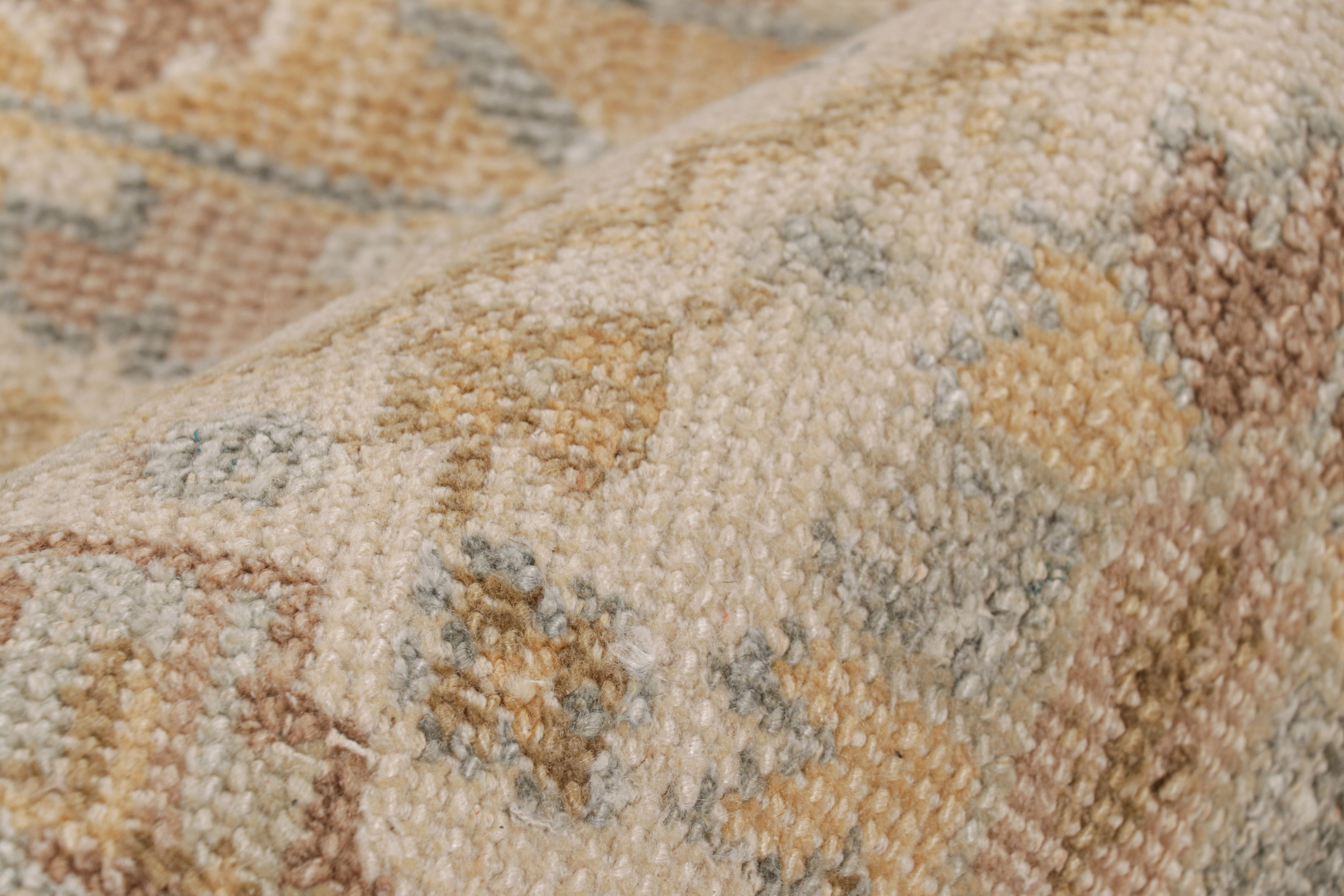 XXI secolo e contemporaneo Rug & Kilim: Tappeto moderno in stile Oushak in blu e oro con motivi floreali in vendita