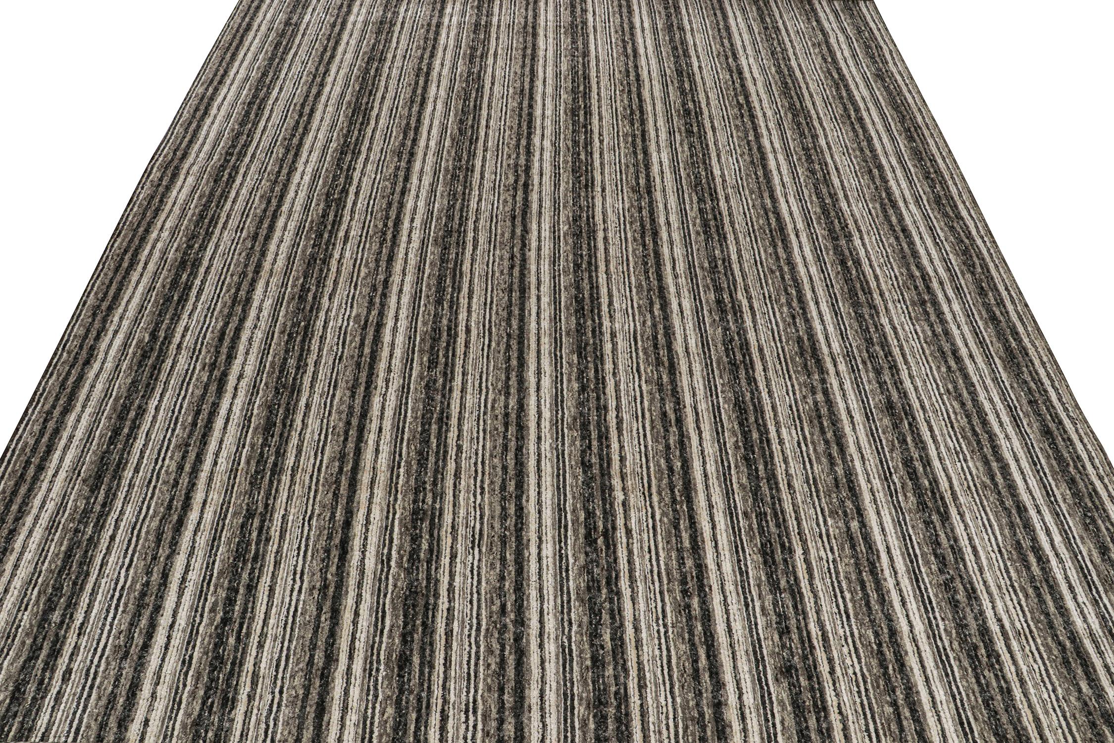Questo tappeto dalle dimensioni di un palazzo 14x21 è una grande novità della collezione Texture of Color di Rug & Kilim. Annodato a mano in lana e seta artistica.

I conoscitori noteranno che questo pezzo fa parte della nostra nuova linea Light on