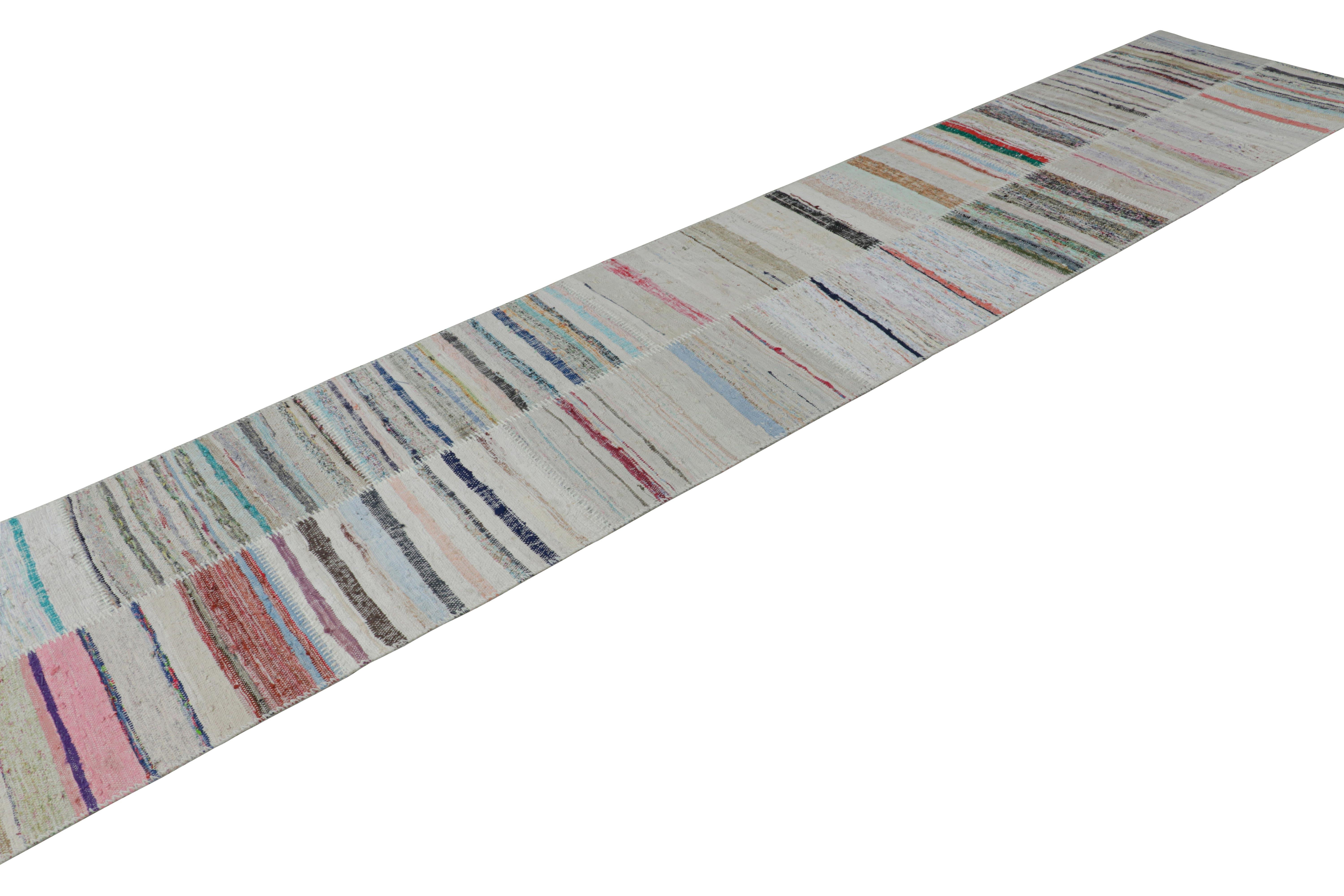 Tessuto a mano Rug & Kilim - Kilim moderno patchwork in beige con motivo a strisce multicolore in vendita
