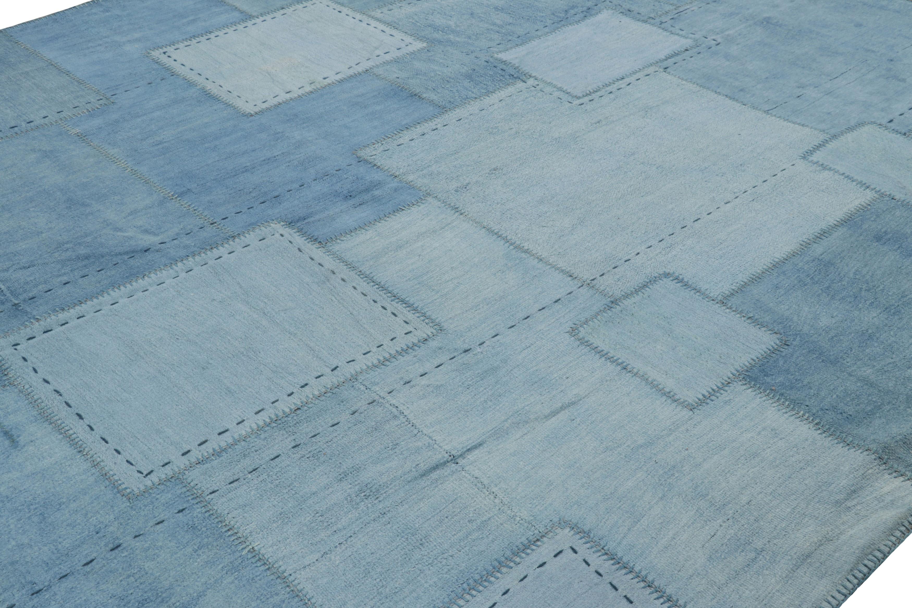 Tejida a mano con una trama plana de lana, esta alfombra Kilim patchwork de 10x13 de Rug & Kilim utiliza Kendir, un tipo de fibra 