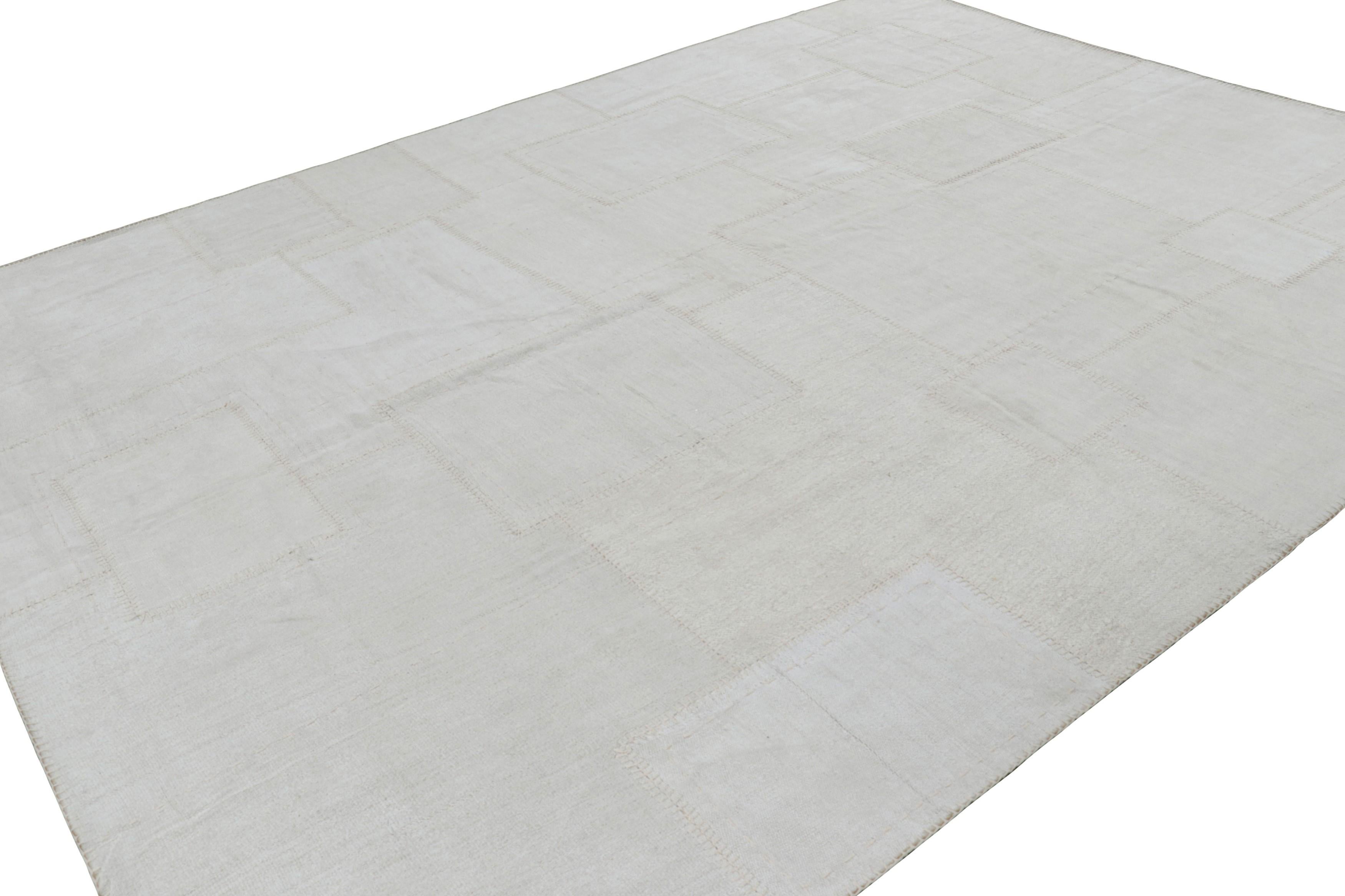 Tissé à la main Rug & Kilim's Modern Patchwork Kilim in Blue and White Geometric Patterns (Kilim moderne en patchwork à motifs géométriques bleus et blancs) en vente