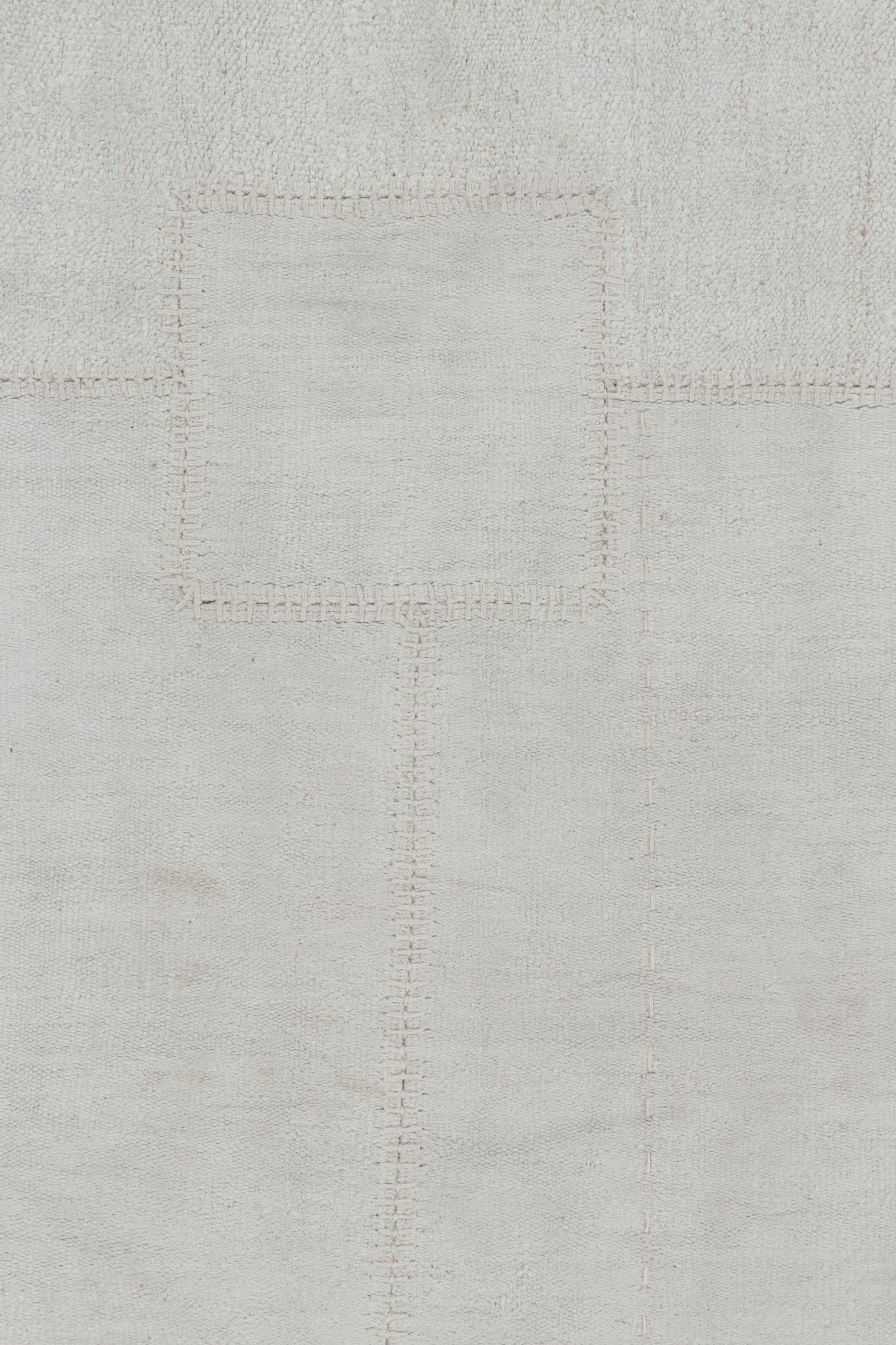 Rug & Kilim's Modern Patchwork Kilim in Blue and White Geometric Patterns (Kilim moderne en patchwork à motifs géométriques bleus et blancs) Neuf - En vente à Long Island City, NY