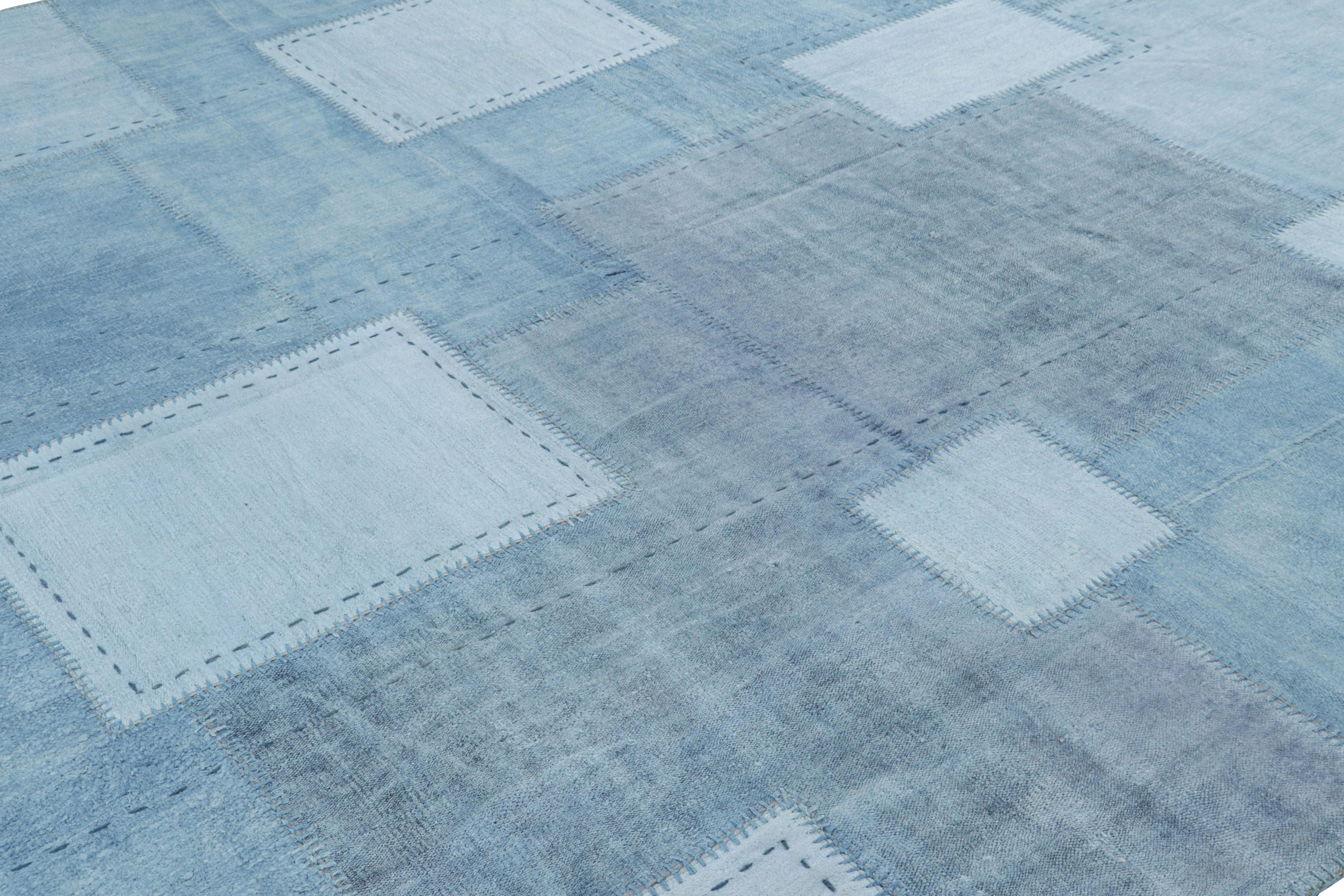 Dieser moderne, aus der Türkei stammende 10x13 große Kilim-Teppich ist aus Wolle in Flachgewebe handgewebt und besteht aus Kendir, einer natürlichen Bastfaser, die der Jute ähnelt und eine außergewöhnliche nachhaltige Ergänzung für moderne Räume