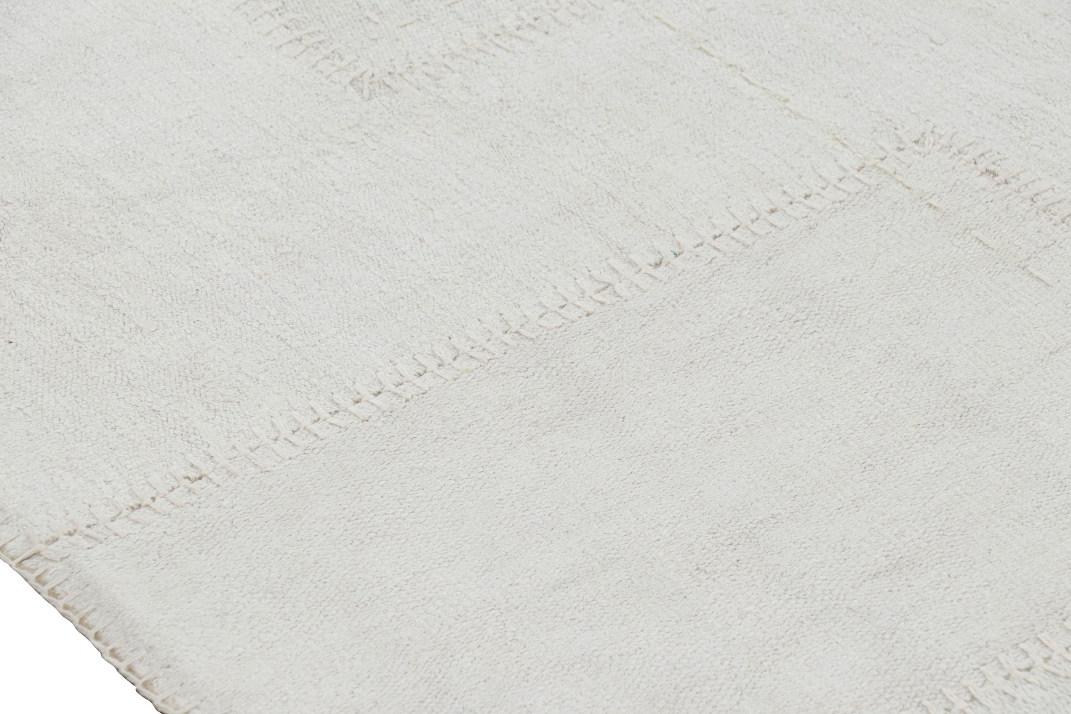 Dieser 10x13 große Patchwork-Kilim-Teppich von Rug & Kilim ist handgewebt und besteht aus Kendir, einer natürlichen Bastfaser, die der Jute ähnelt und eine außergewöhnliche, nachhaltige Ergänzung für moderne Räume darstellt.  

Über das Design: