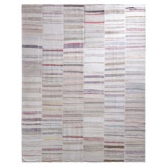 Rug & Kilim's Moderner Patchwork-Kilimteppich in grauem mehrfarbigem Streifenmuster