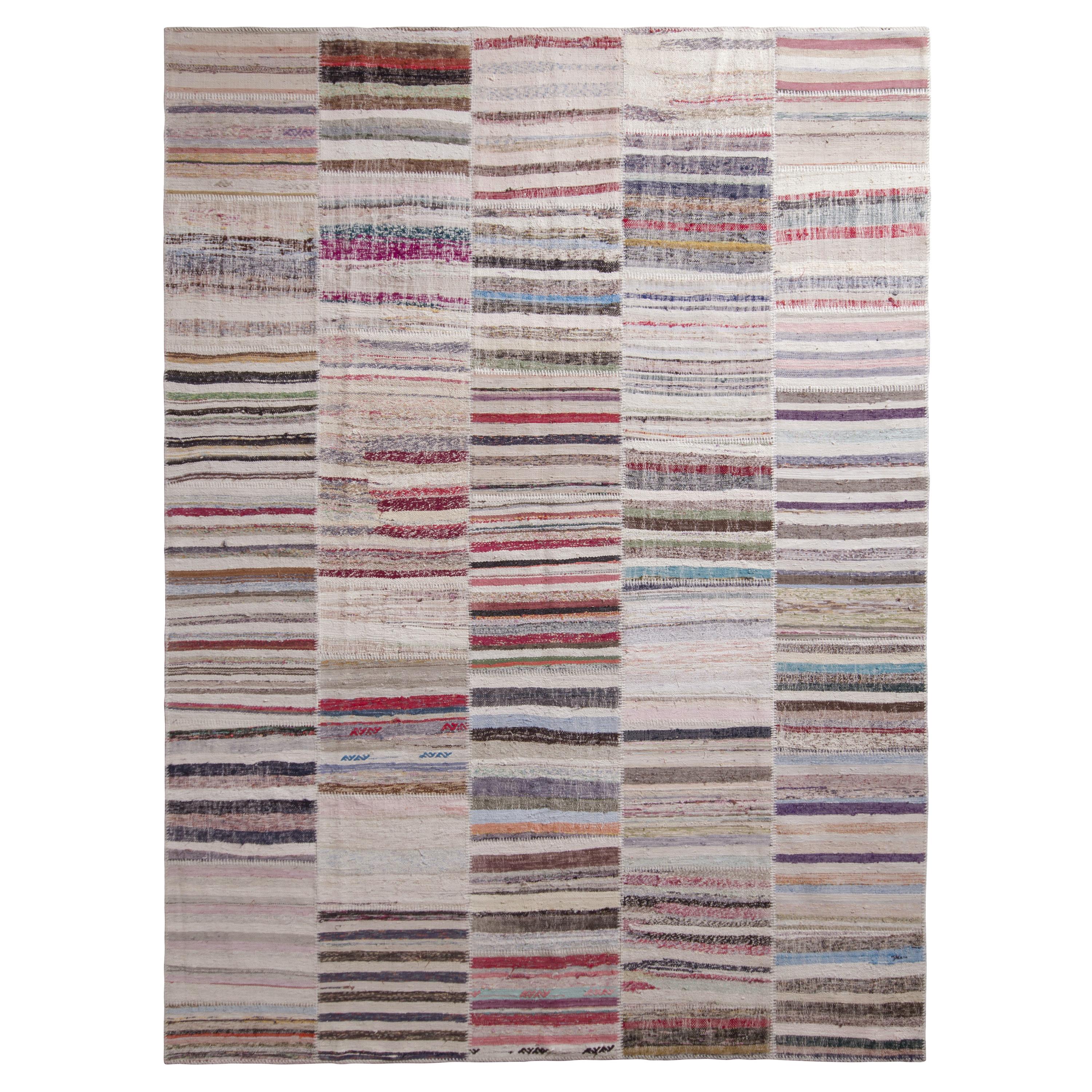 Tapis et tapis Kilim moderne patchwork Kilim à motif de rayures multicolores grises en vente