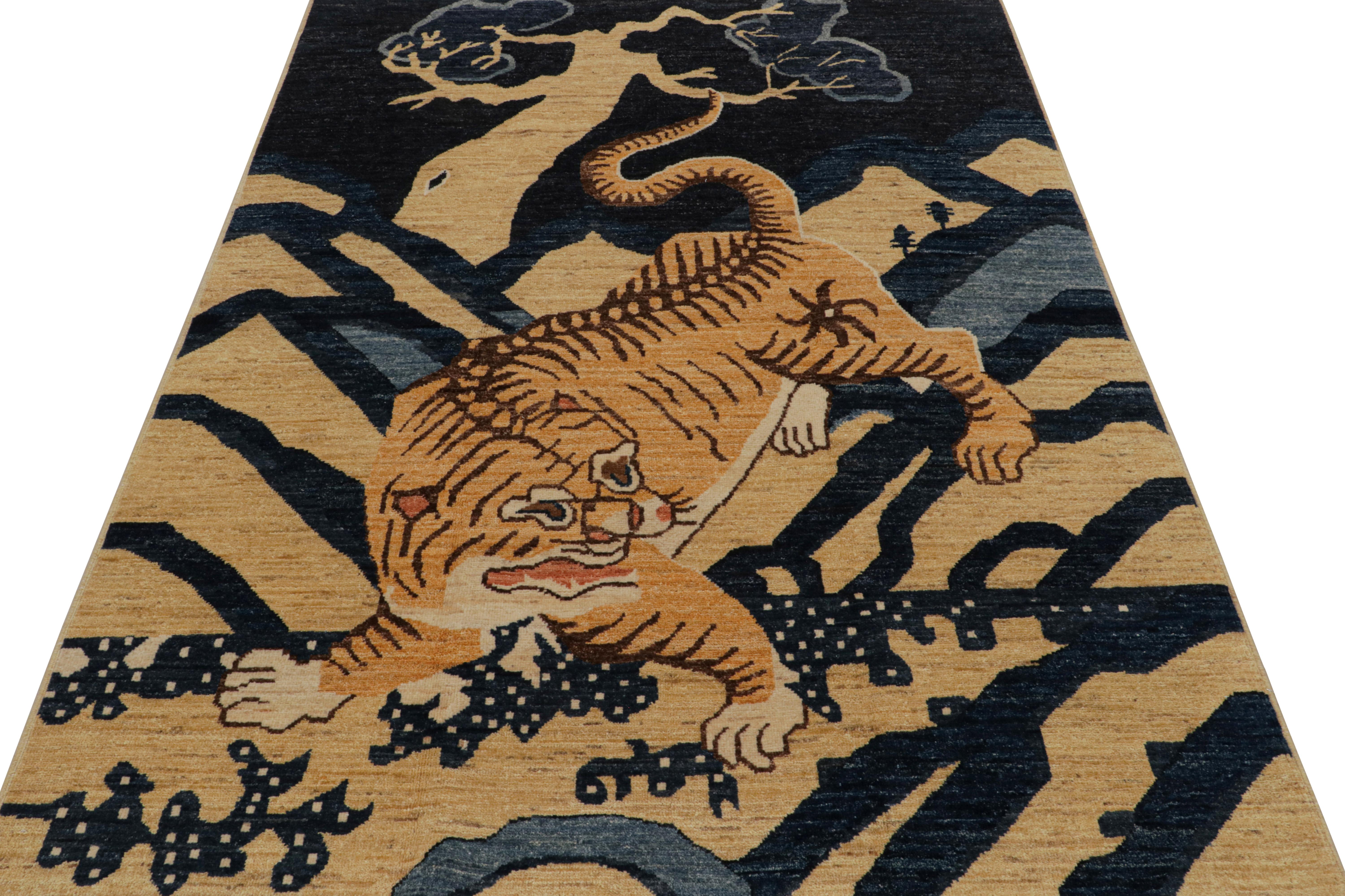 Rug & Kilim's Modern Peking Tiger Pictorial Rug in Marineblau und Gold (Afghanisch) im Angebot