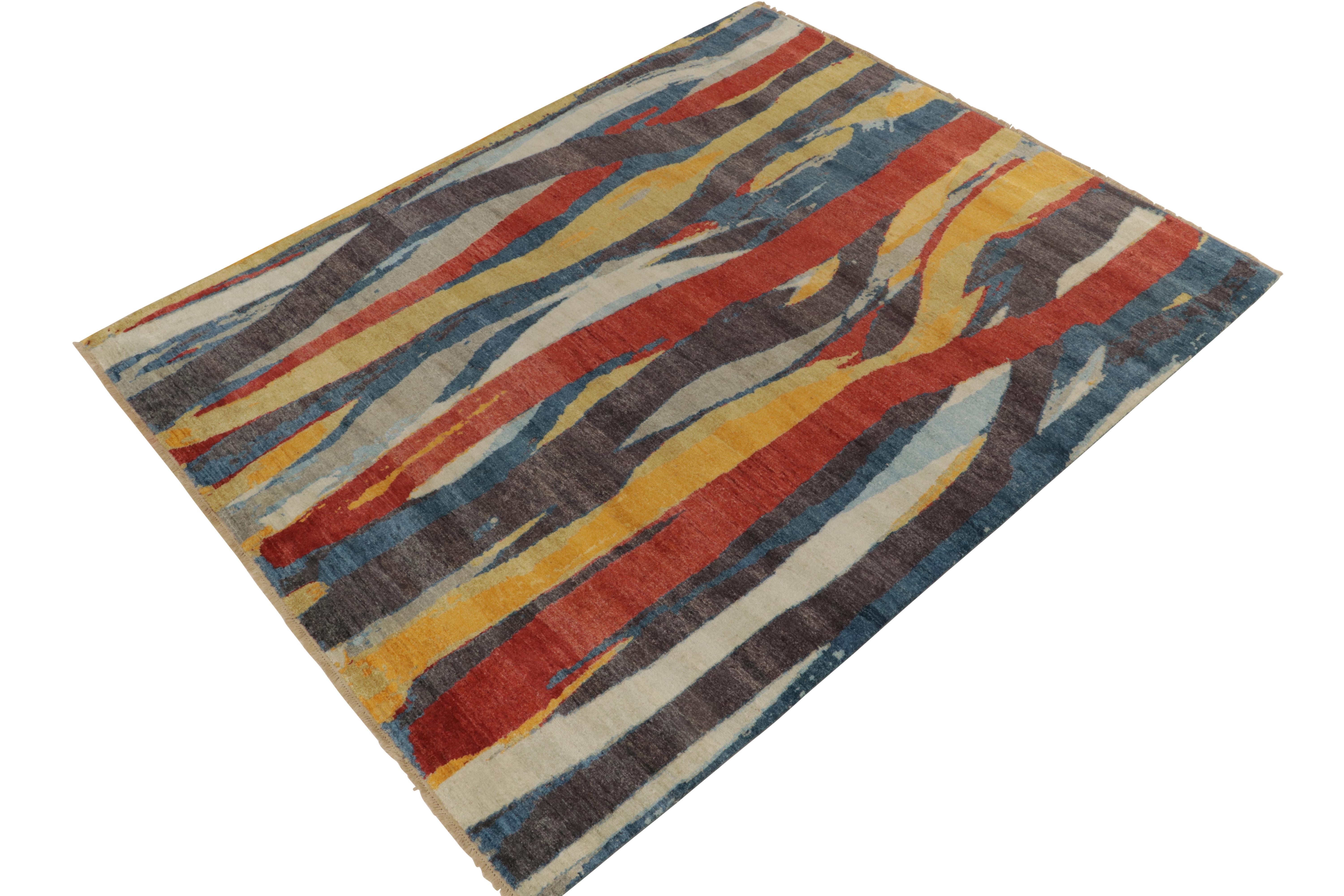 Hand knotted in fine silk, a scintillating 8 x 9 from Rug & Kilim’s Texture of Color Collection. A delicious blend of luxurious beige-brown tones accenting gracefully for a subtle sheen naturally complimenting the textural sensibilities of silk for
